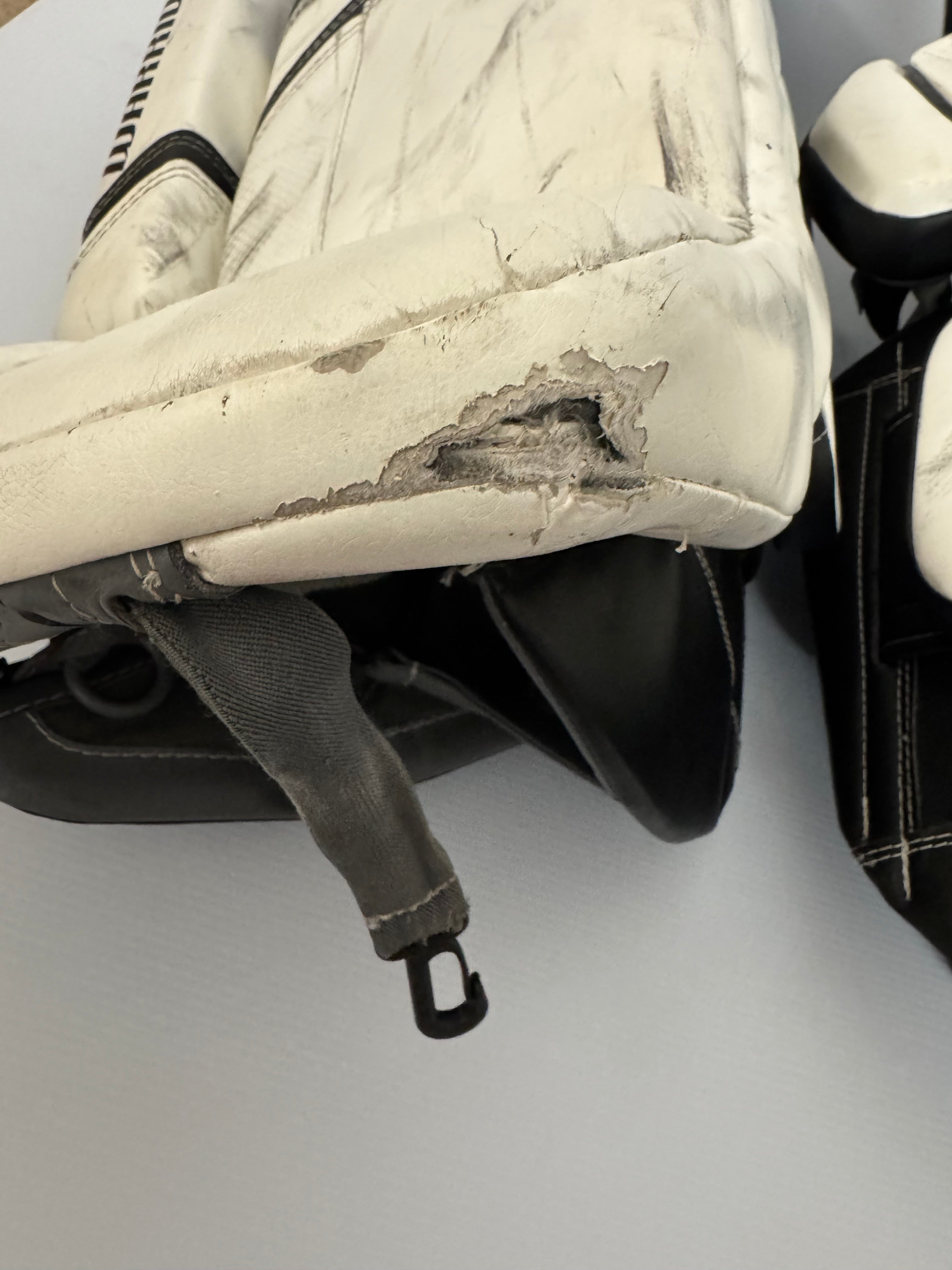 Used Intermediate 31" + 1" Warrior Ritual G5 Goalie Leg Pads White/Black