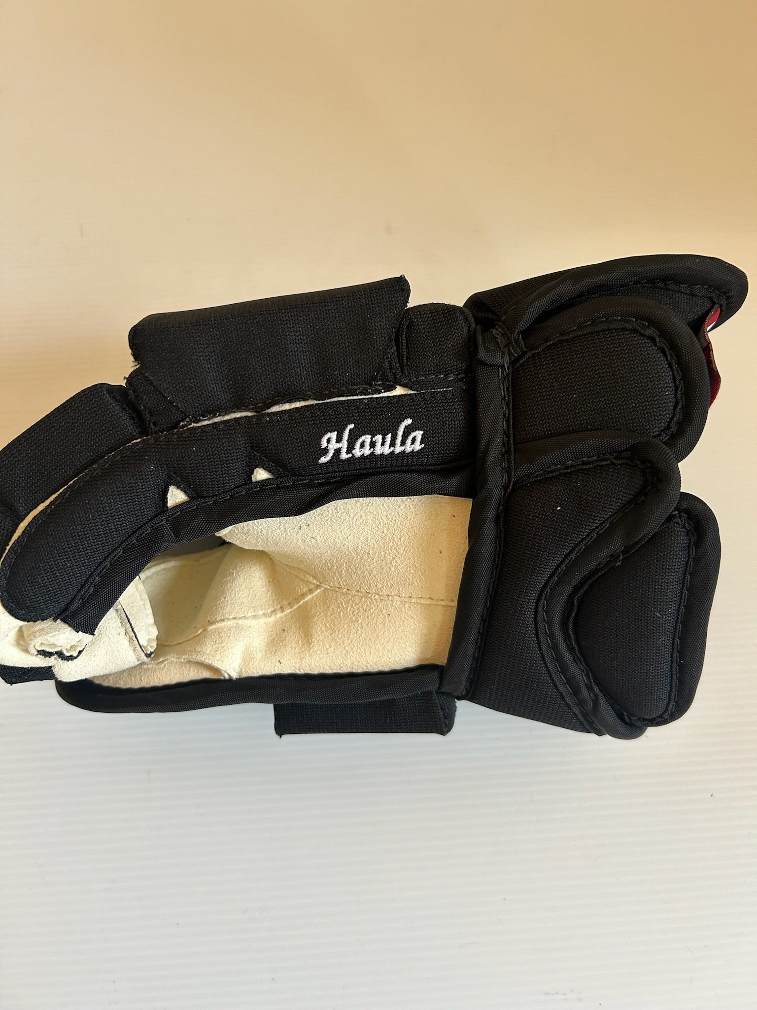 New CCM HGSTJC 14" Hockey Gloves - Black