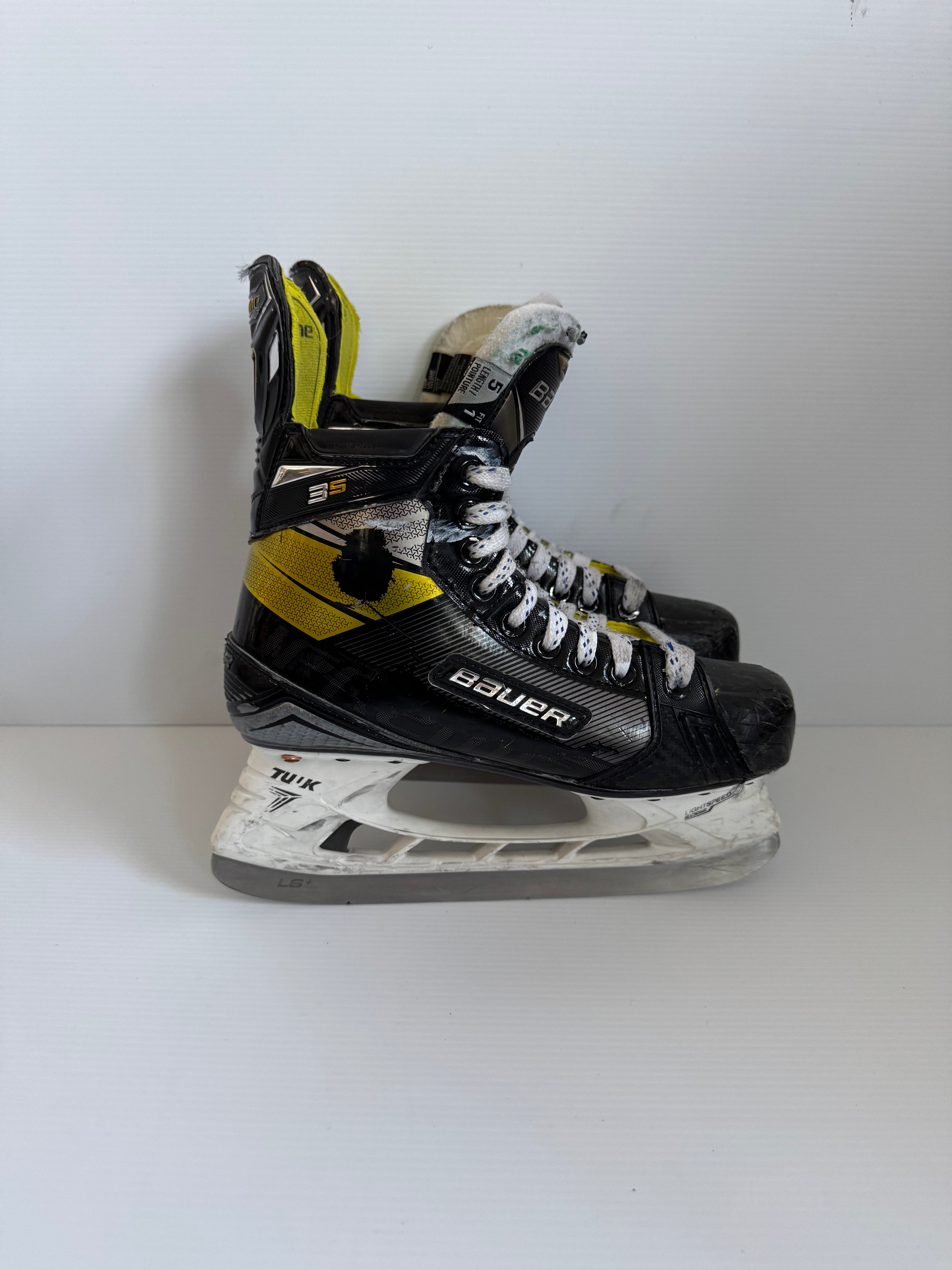 Used Intermediate Bauer Supreme 3S Hockey Skates Size 5 Fit 1