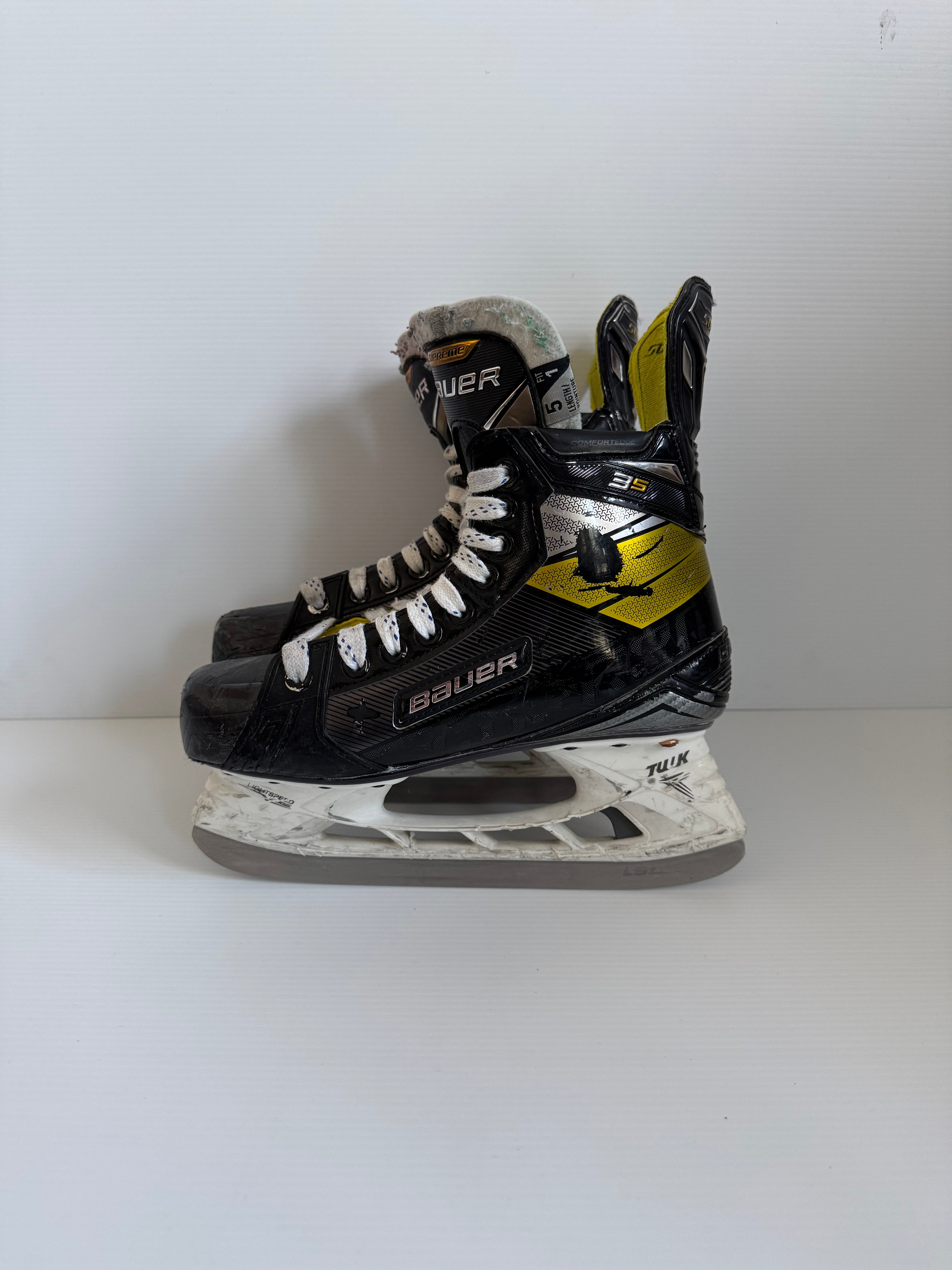 Used Intermediate Bauer Supreme 3S Hockey Skates Size 5 Fit 1