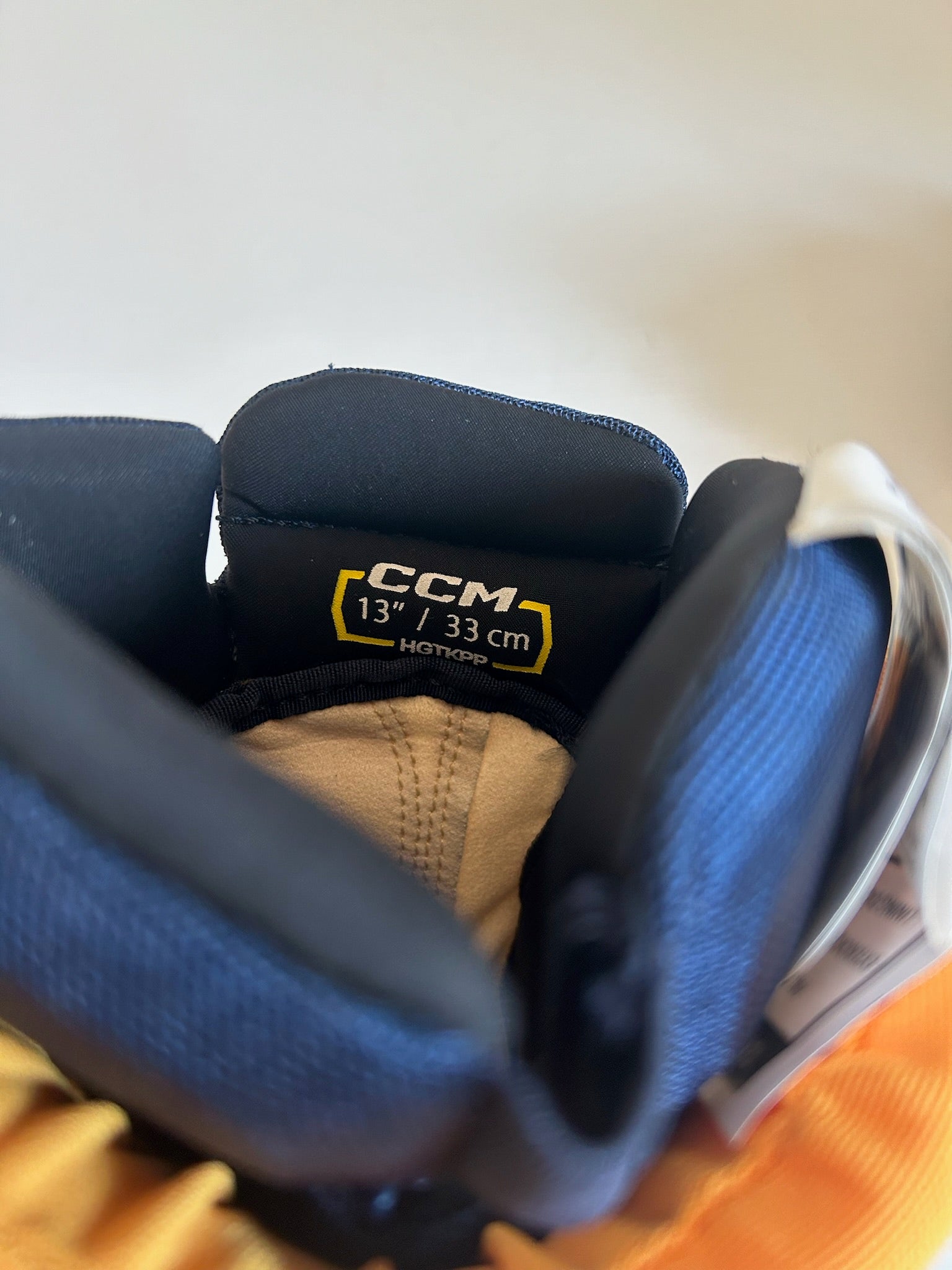 New CCM HGTKPP 13" Hockey Gloves - Navy/Gold