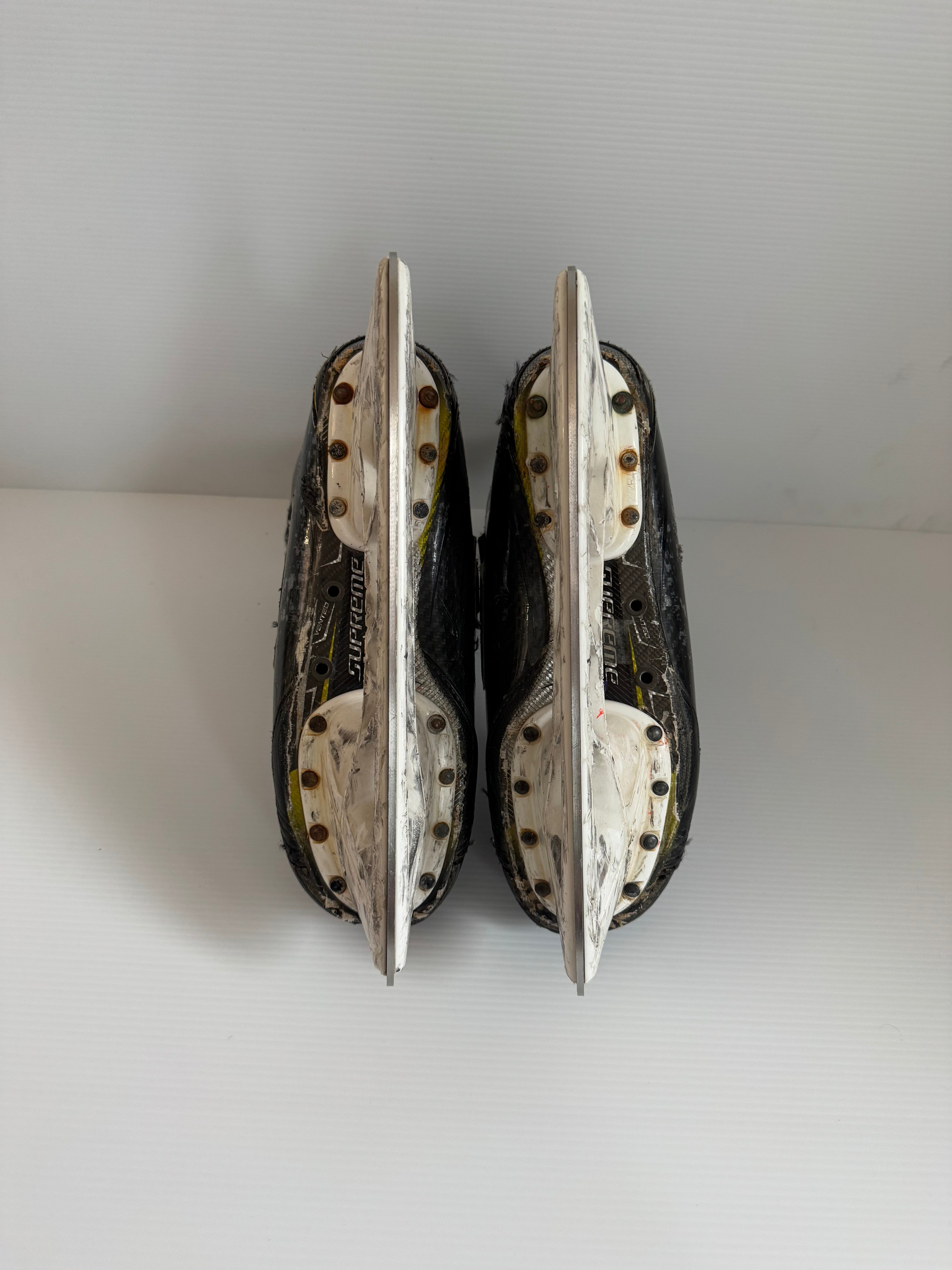 Used Senior Bauer Supreme 2S Pro Hockey Skates Size 8 D