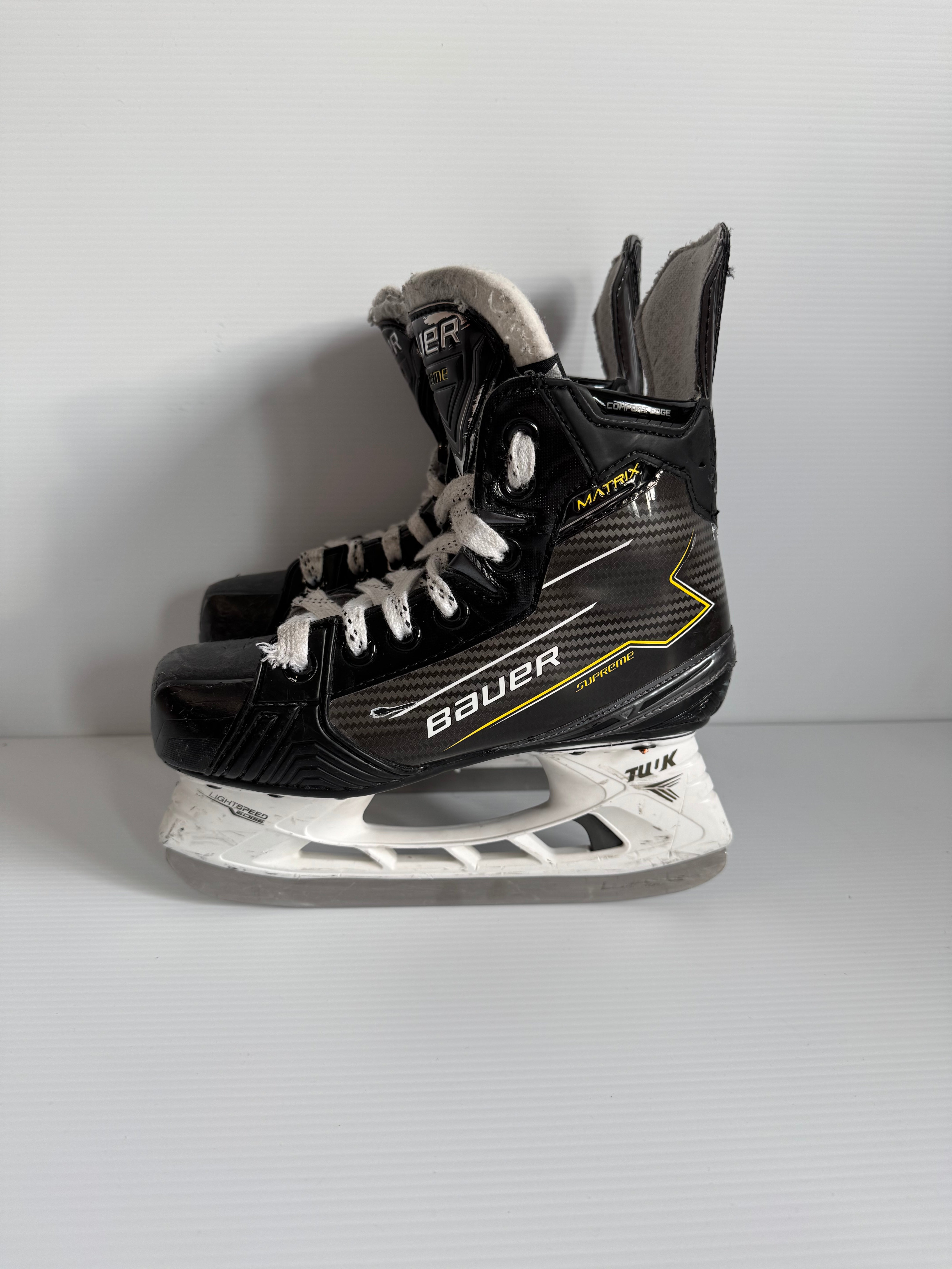 Used Bauer Supreme Matrix Hockey Skates Size 1.5 D
