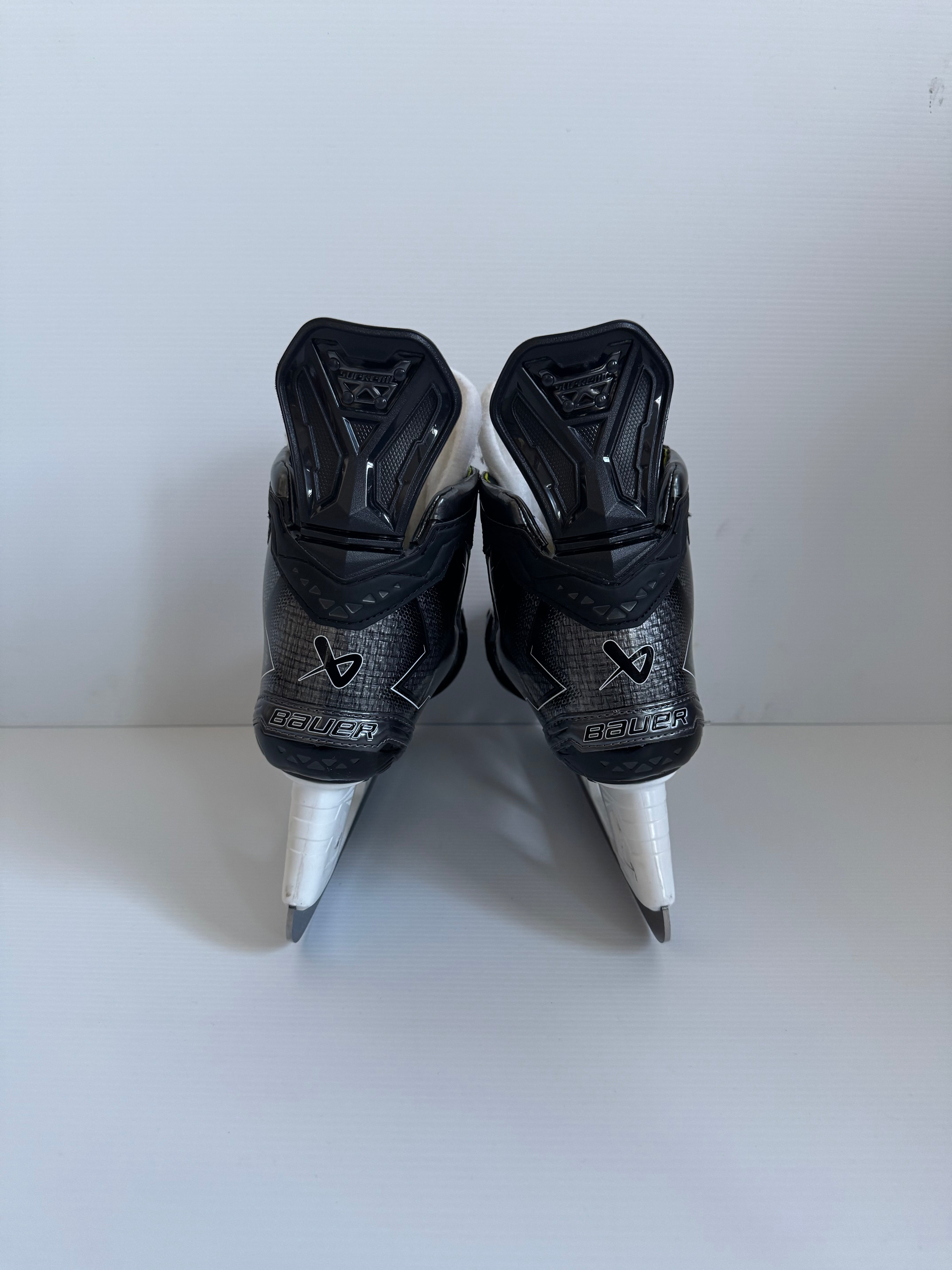 Like New Intermediate Bauer Supreme M50 Pro Hockey Skates Size 5 Fit 1