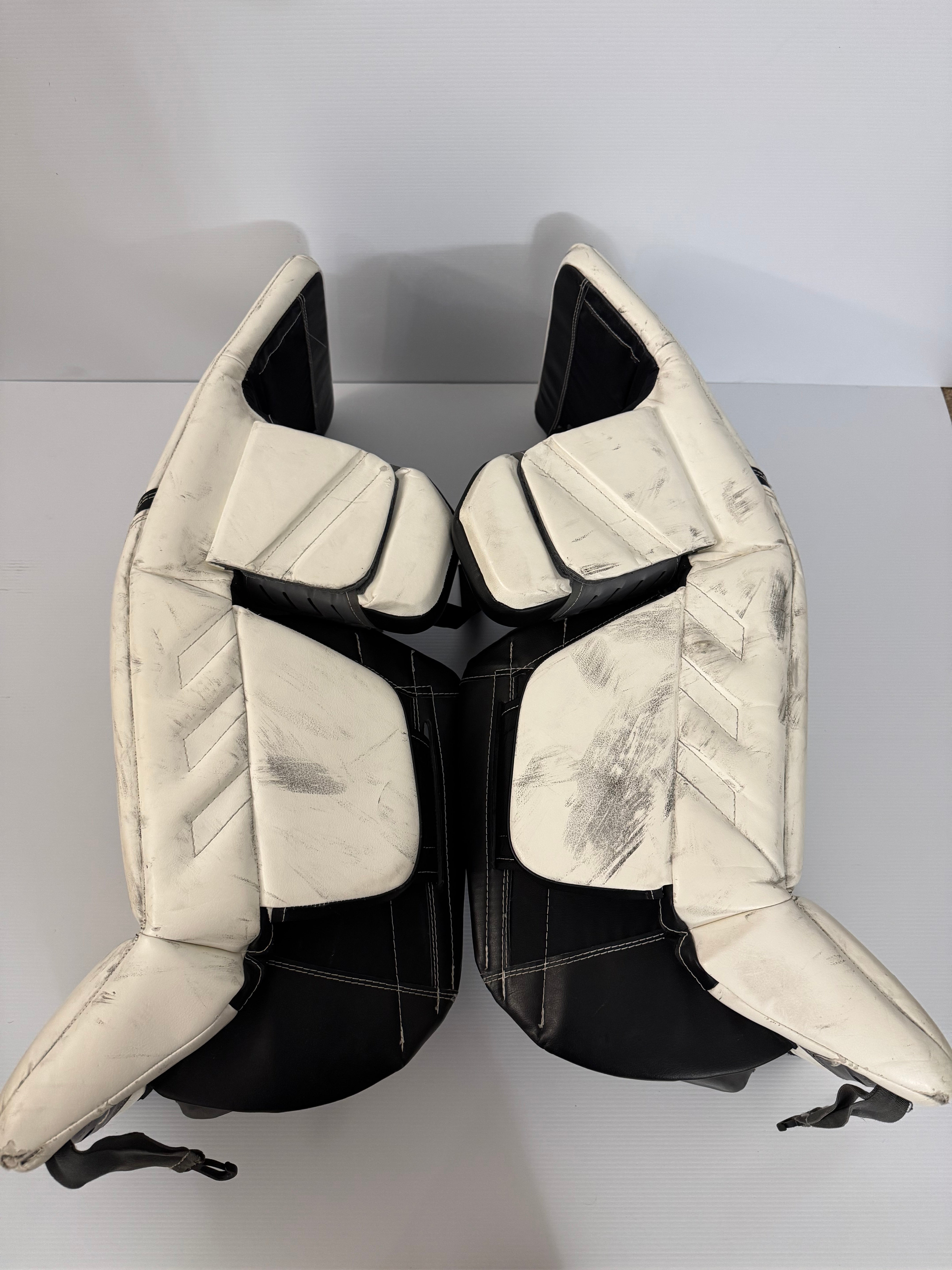 Used Intermediate 31" + 1" Warrior Ritual G5 Goalie Leg Pads White/Black