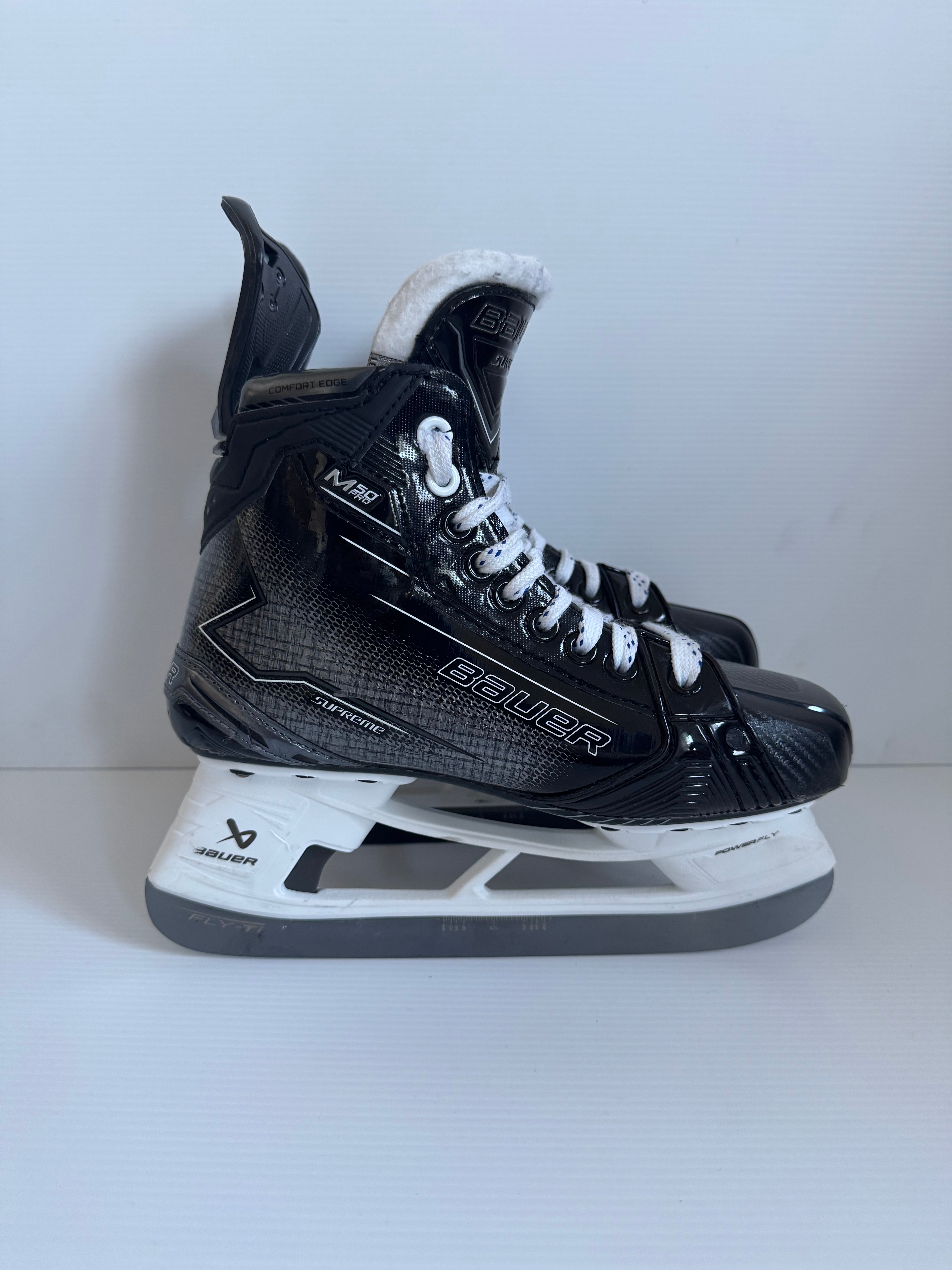 Like New Intermediate Bauer Supreme M50 Pro Hockey Skates Size 5 Fit 1