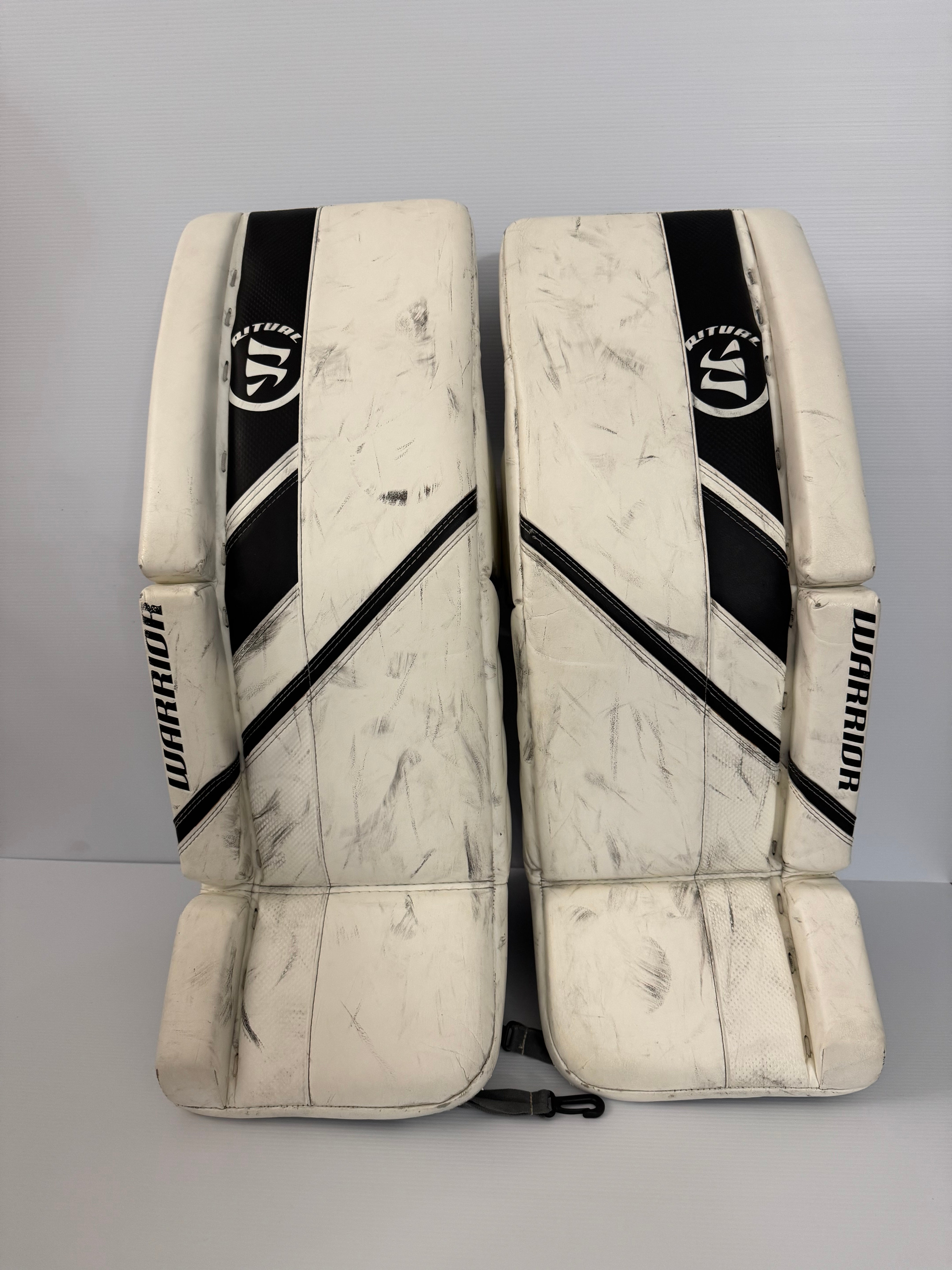 Used Intermediate 31" + 1" Warrior Ritual G5 Goalie Leg Pads White/Black
