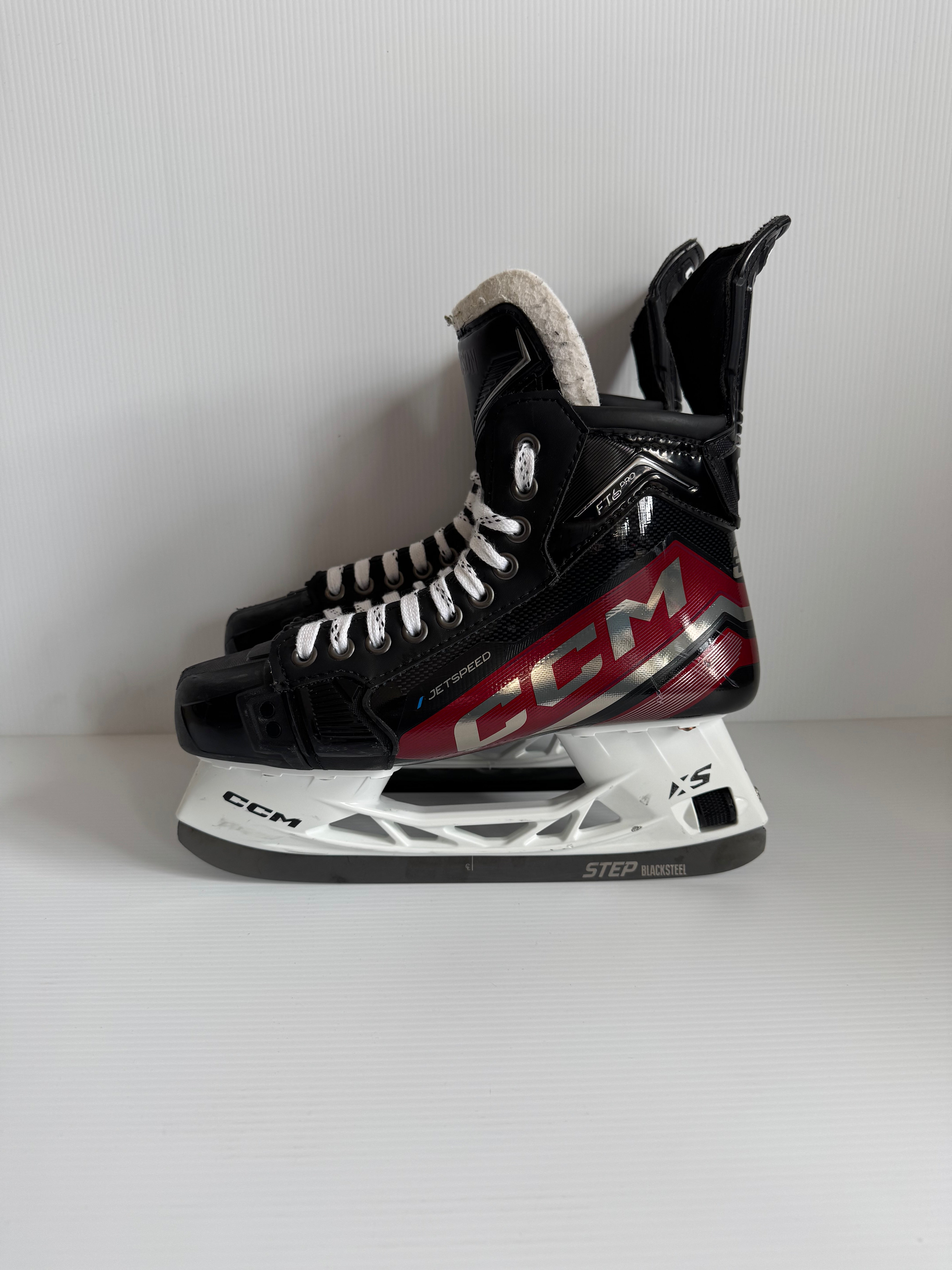 Used CCM JetSpeed FT6 Pro Hockey Skates – Size 7.25 – Regular Width – Maroon Pro Stock