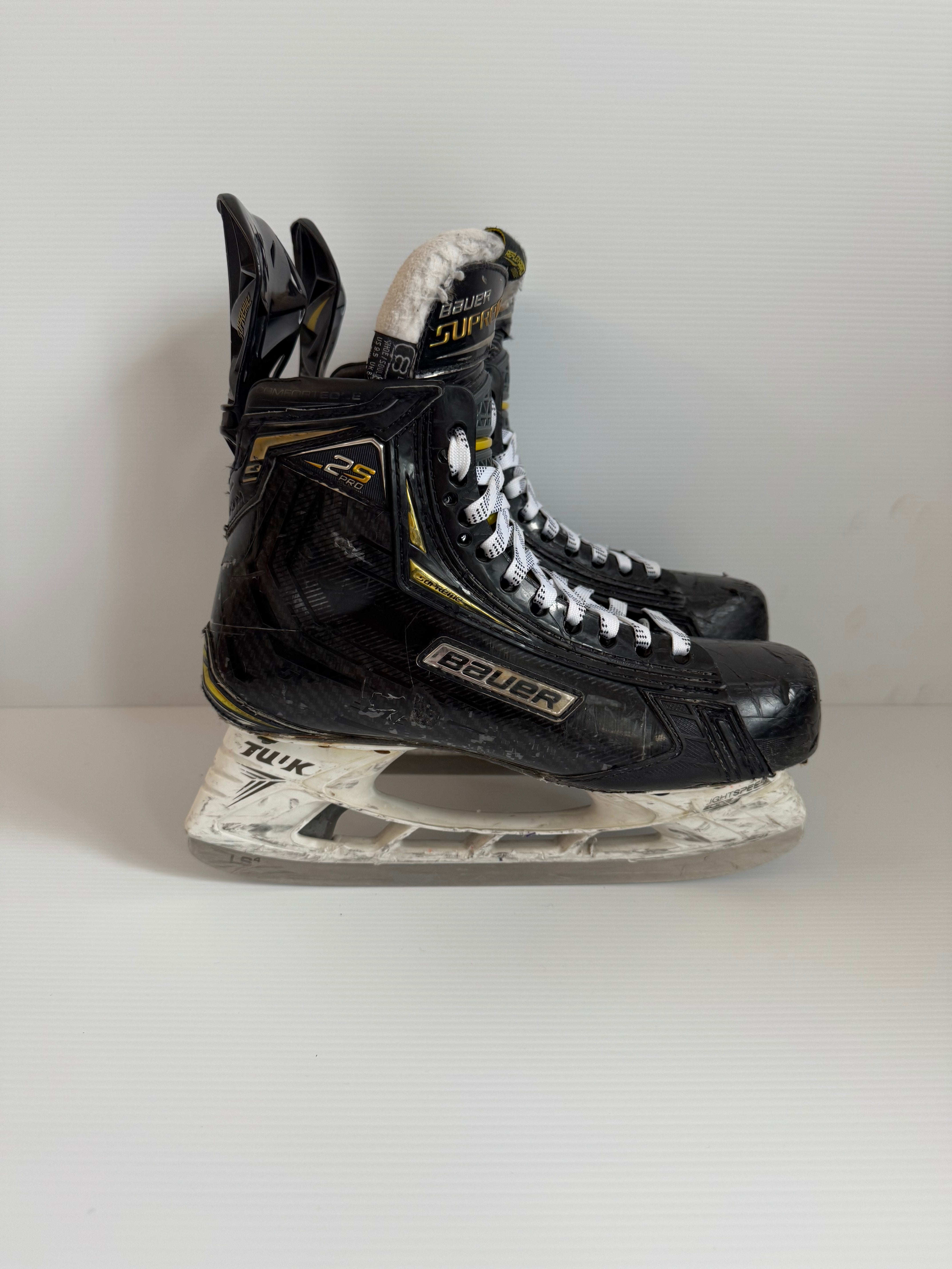 Used Senior Bauer Supreme 2S Pro Hockey Skates Size 8 D