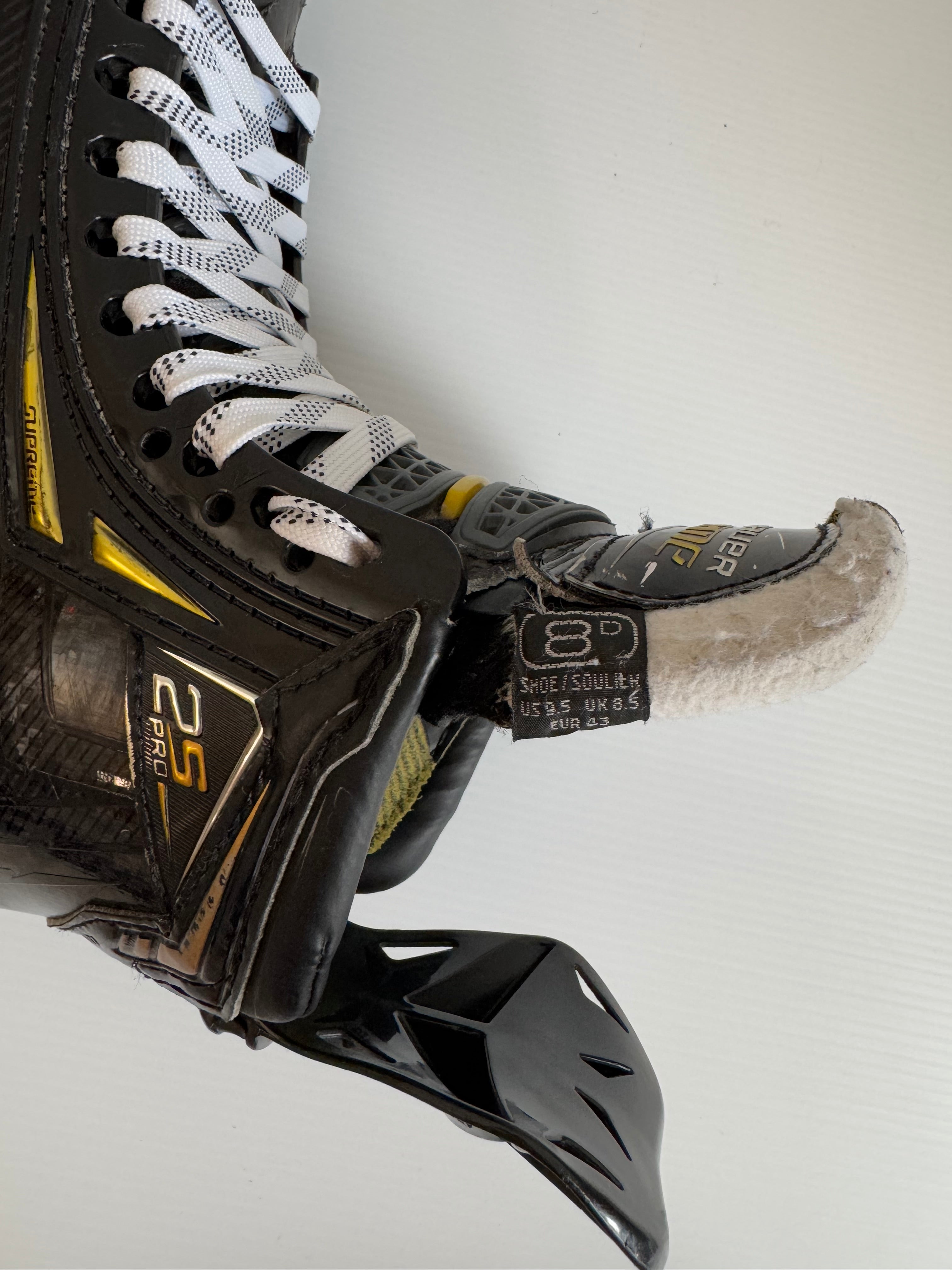 Used Senior Bauer Supreme 2S Pro Hockey Skates Size 8 D