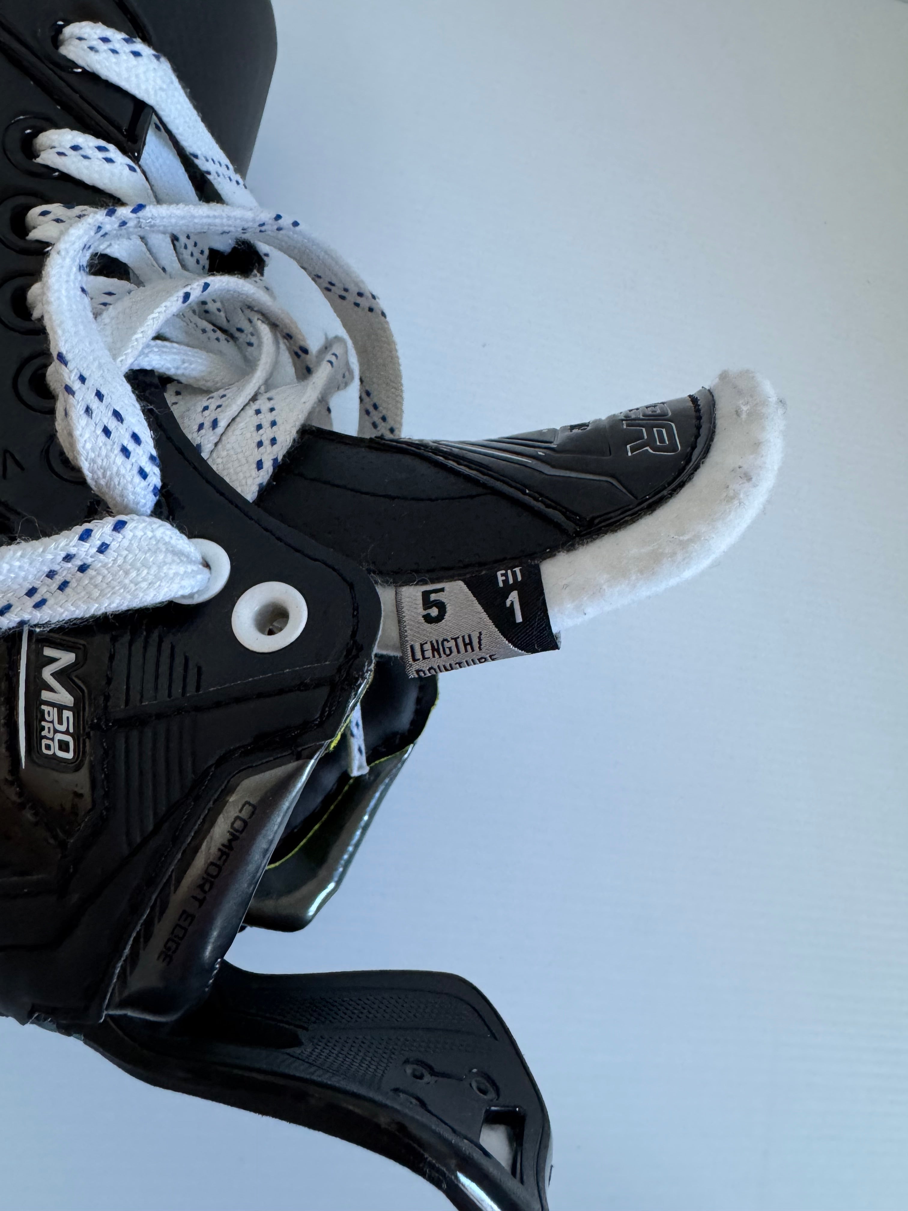 Like New Intermediate Bauer Supreme M50 Pro Hockey Skates Size 5 Fit 1