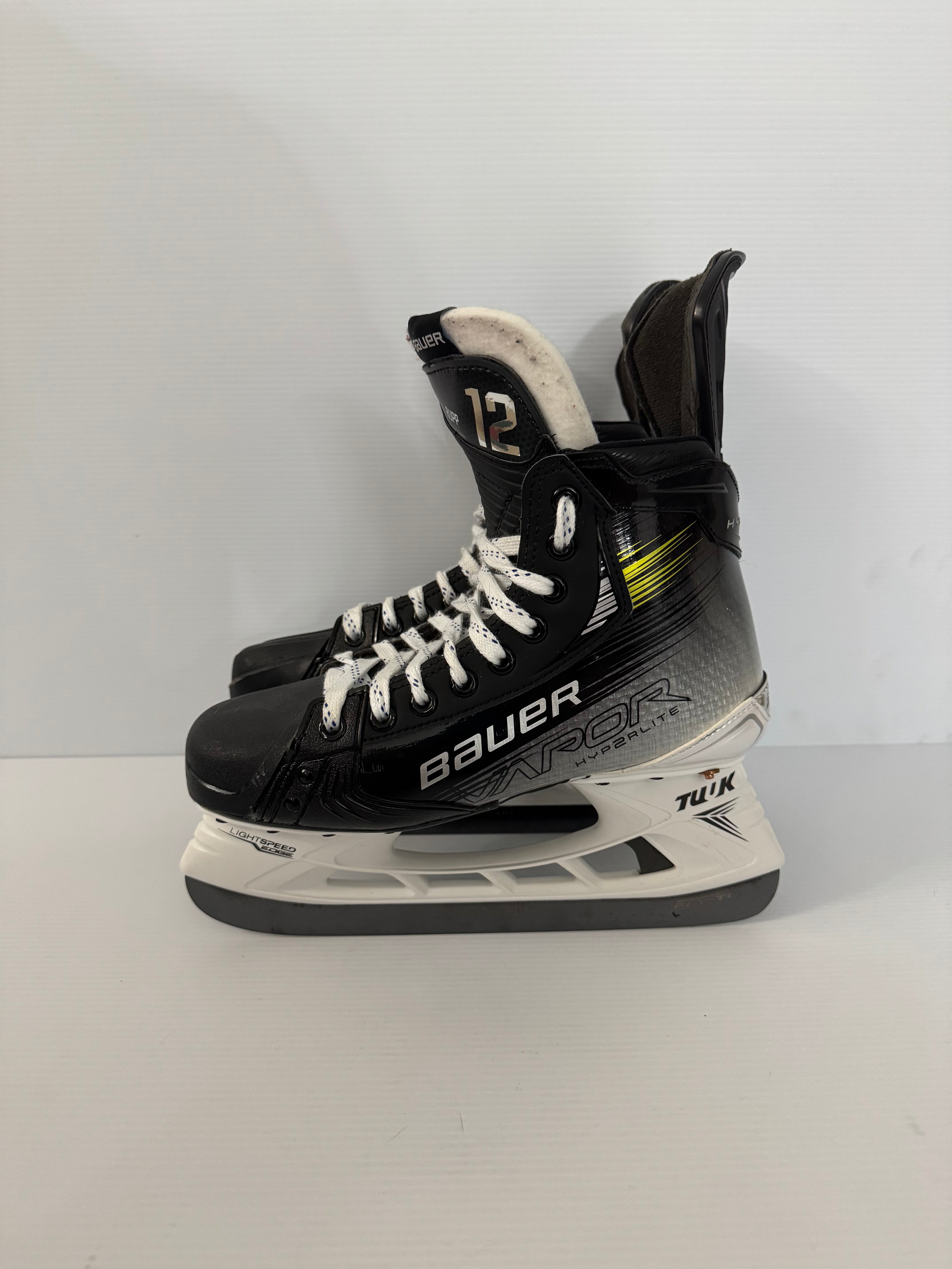New Bauer Vapor Hyperlite 2 Pro Stock Hockey Skates Size 6.5 Fit 2