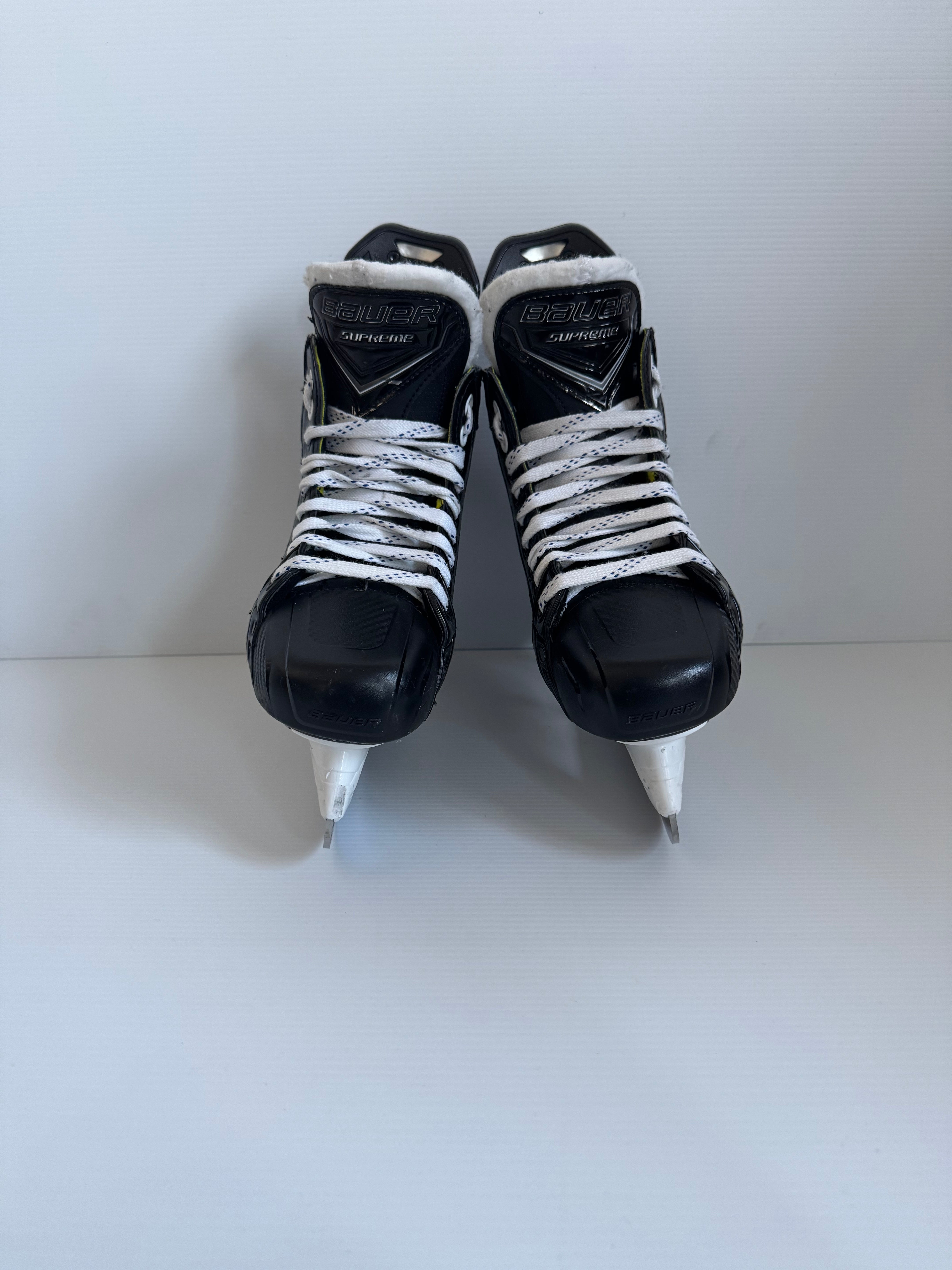 Like New Intermediate Bauer Supreme M50 Pro Hockey Skates Size 5 Fit 1