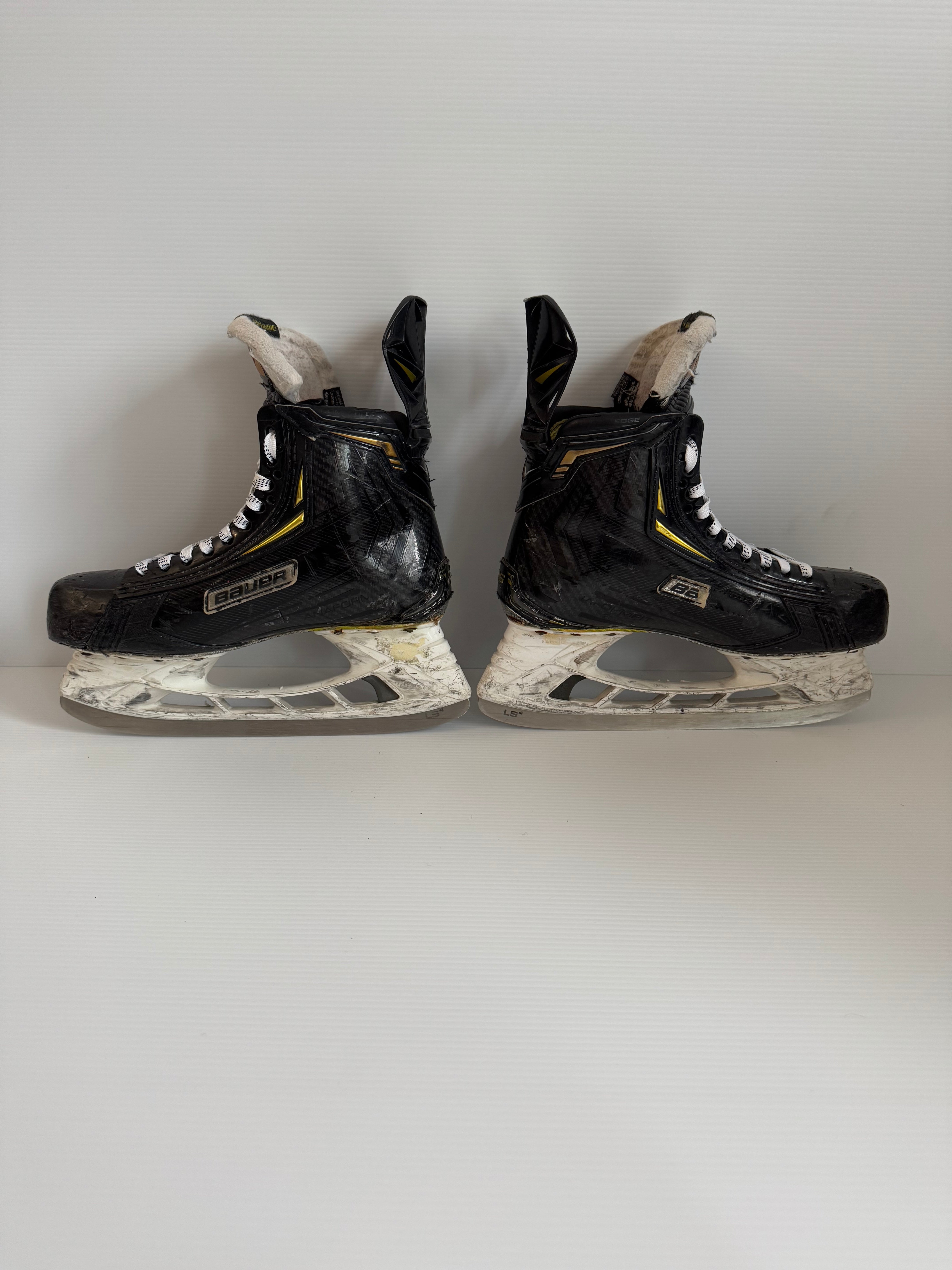 Used Senior Bauer Supreme 2S Pro Hockey Skates Size 8 D