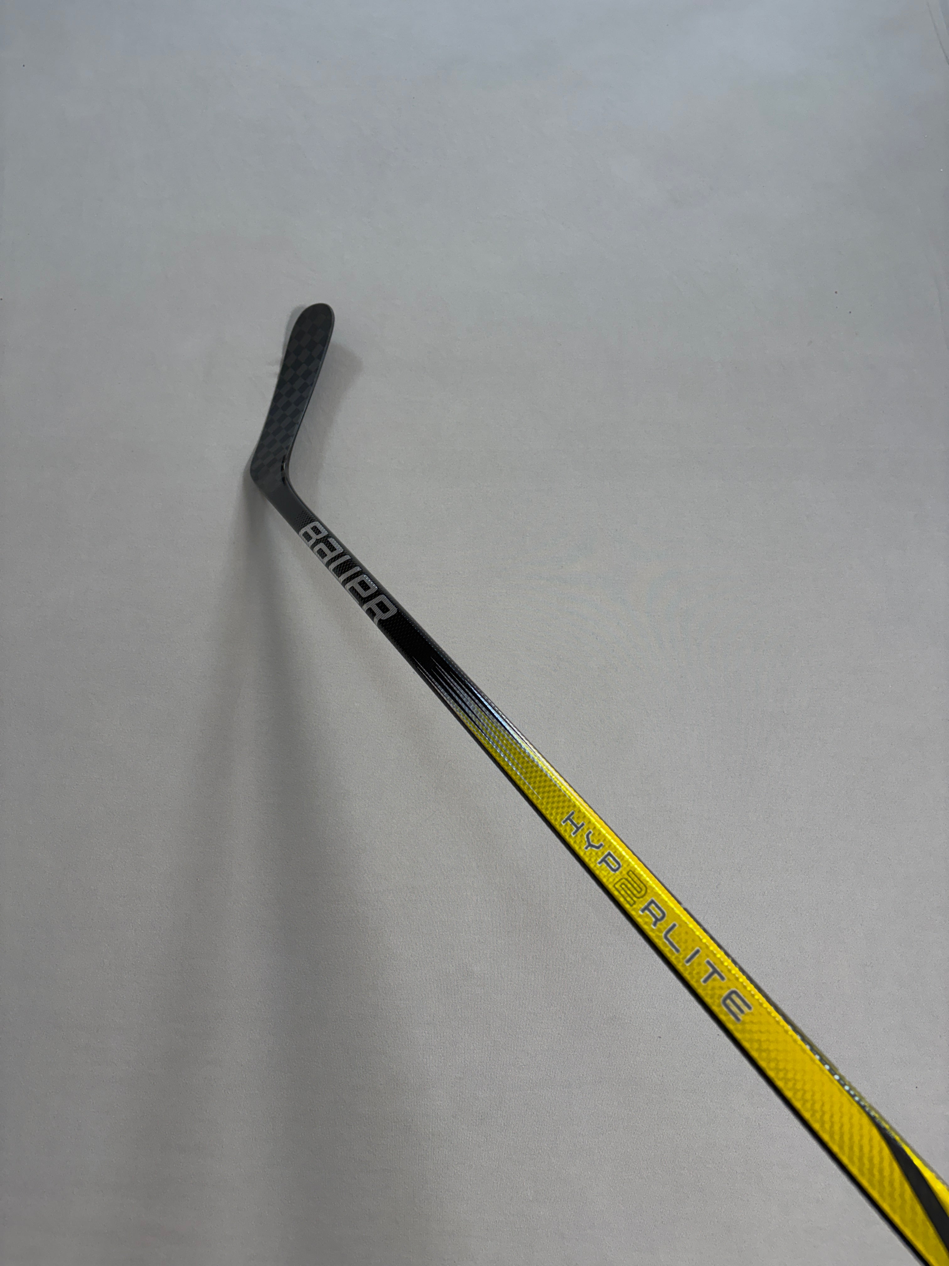 New 77 Flex P92M Senior Bauer Vapor Hyperlite 2 Right Hand Pro Stock Hockey Stick - Gold