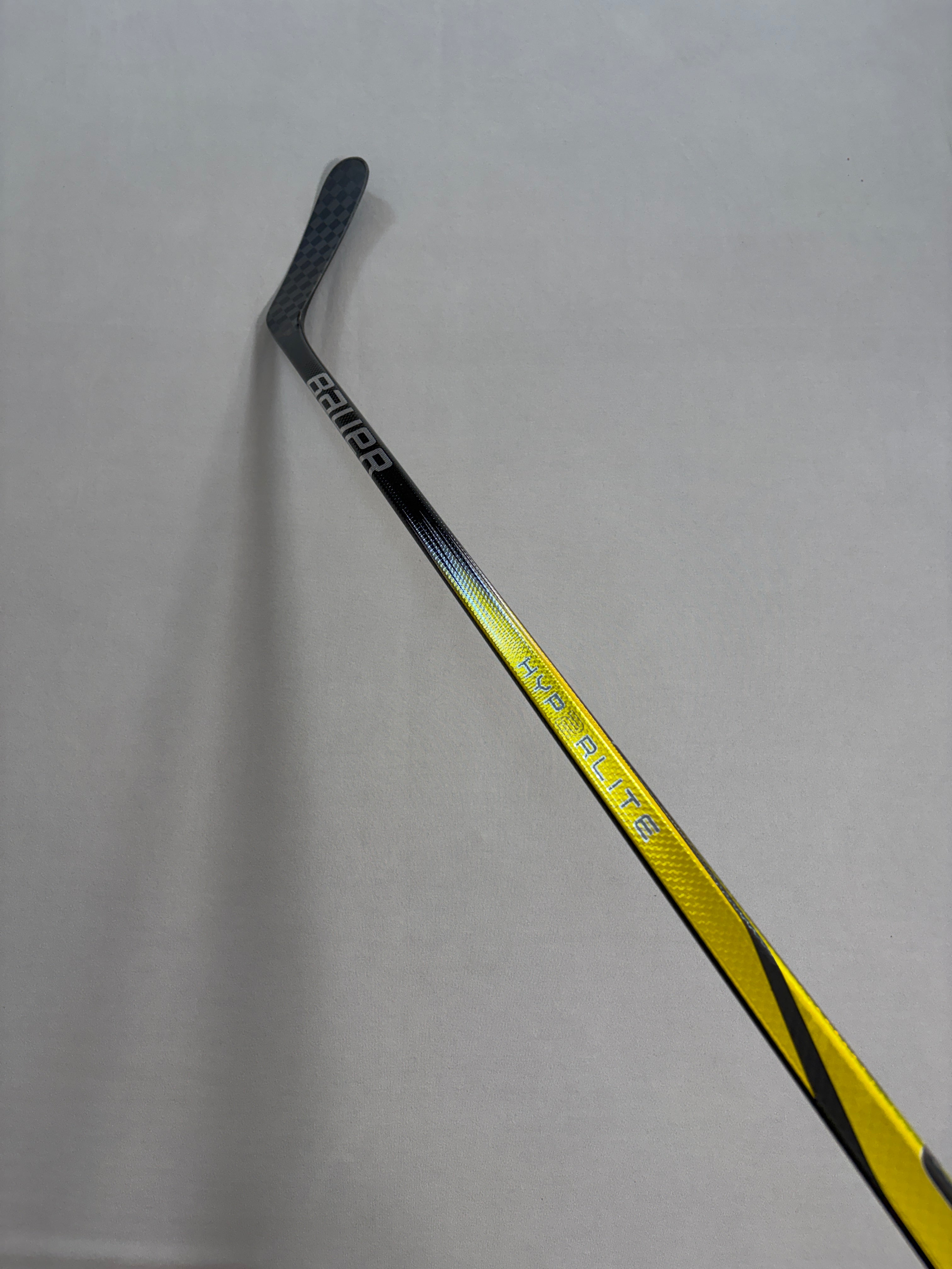 New 70 Flex P92M Senior Bauer Vapor Hyperlite 2 Right Hand Pro Stock Hockey Stick - Gold