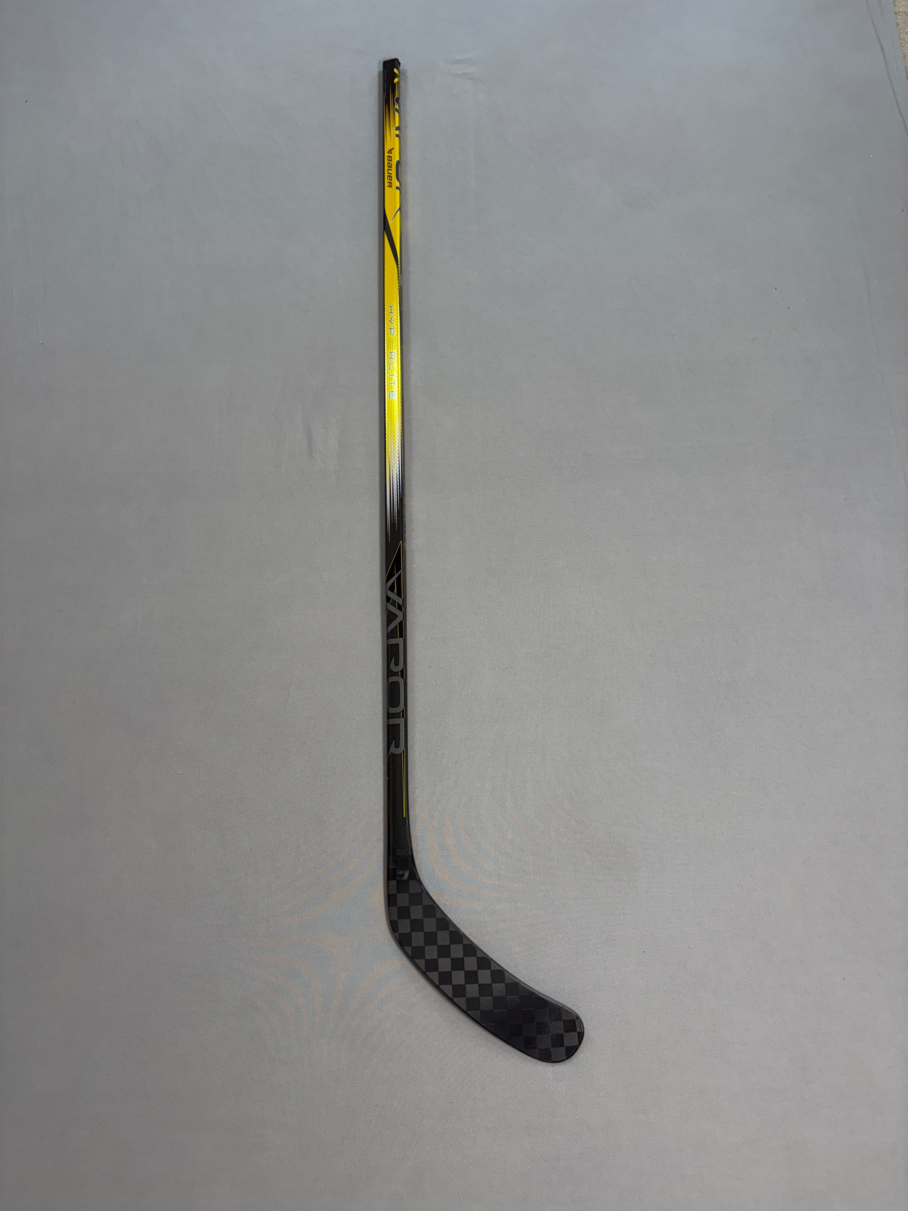 New 70 Flex P92M Senior Bauer Vapor Hyperlite 2 Right Hand Pro Stock Hockey Stick - Gold