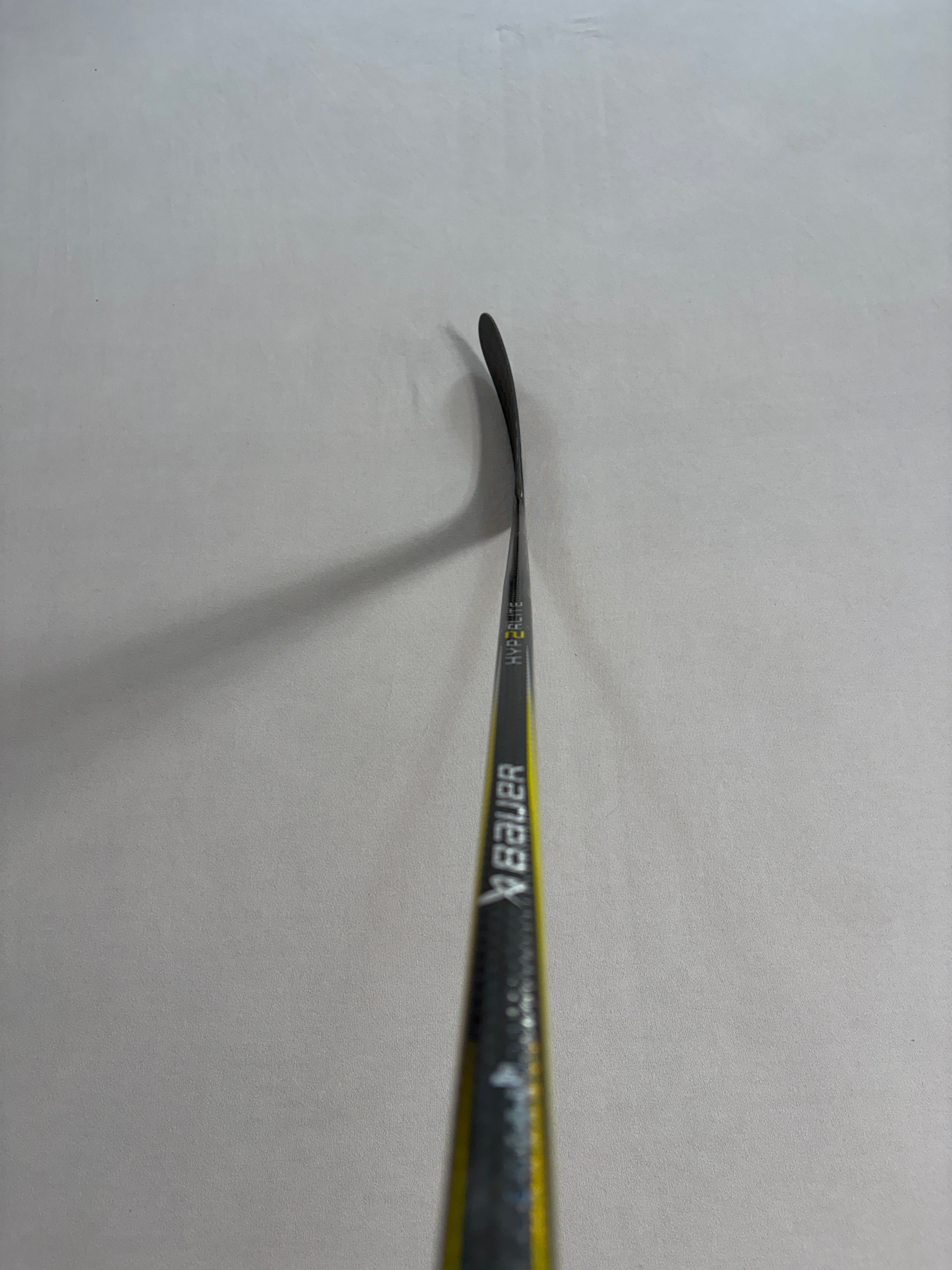 New 70 Flex P92M Senior Bauer Vapor Hyperlite 2 Right Hand Pro Stock Hockey Stick - Gold