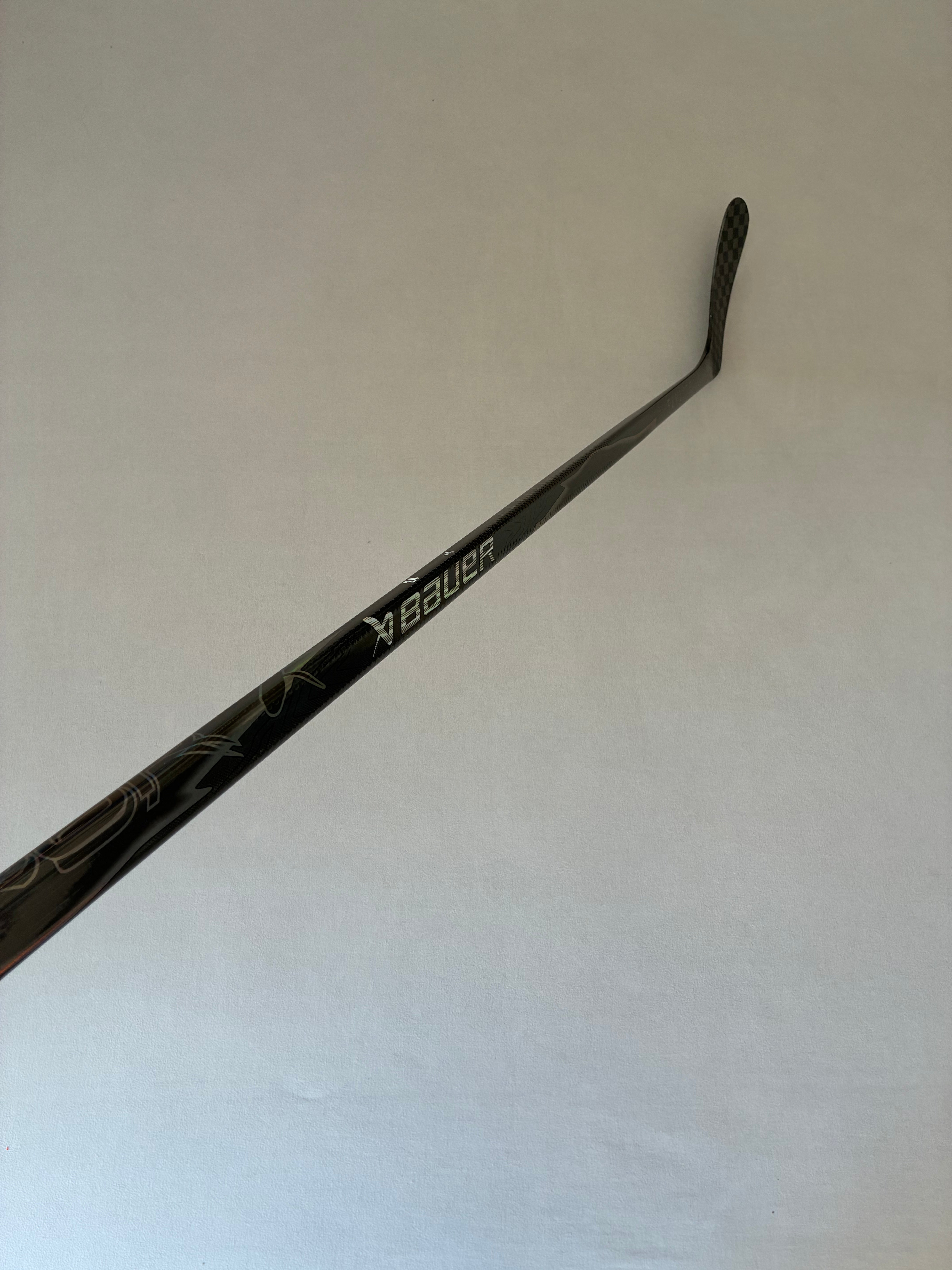 New 77 Flex P92M Senior Bauer Vapor League (Flylite dress) Left Hand Pro Stock Hockey Stick - Black