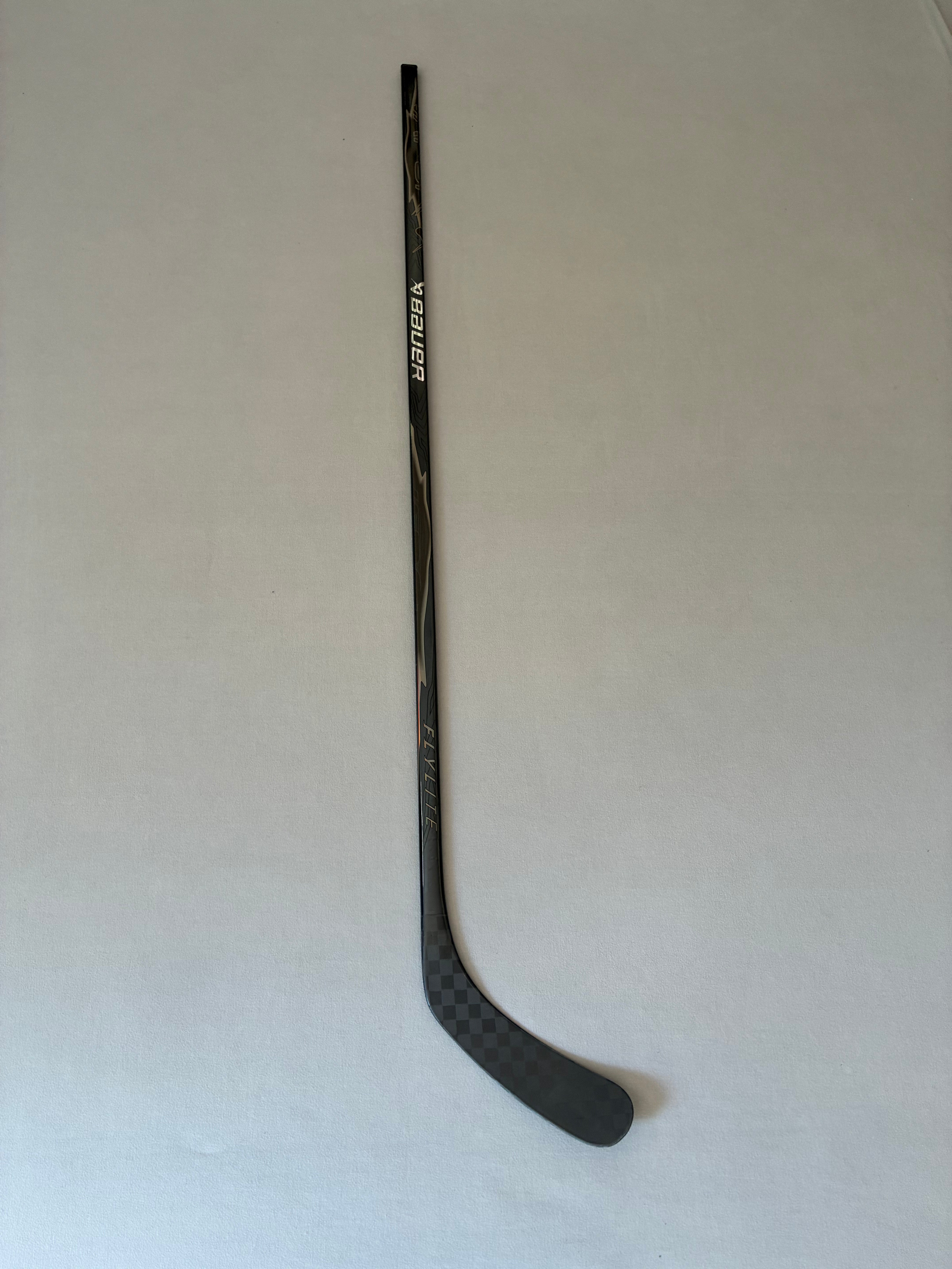 New 77 Flex P92M Senior Bauer Vapor League (Flylite dress) Left Hand Pro Stock Hockey Stick - Black