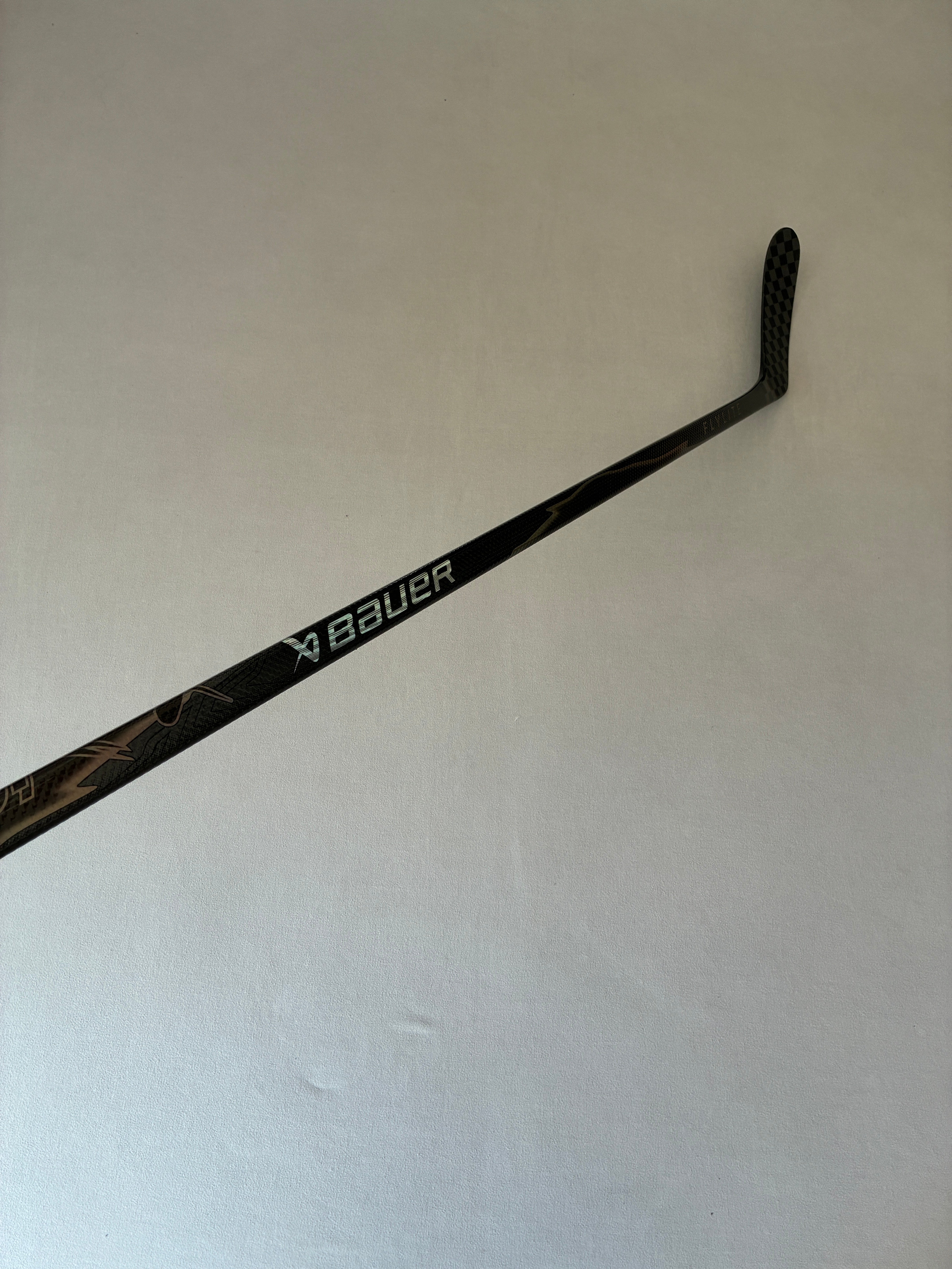 New 77 Flex P28M Senior Bauer Vapor League (Flylite dress) Left Hand Pro Stock Hockey Stick - Black
