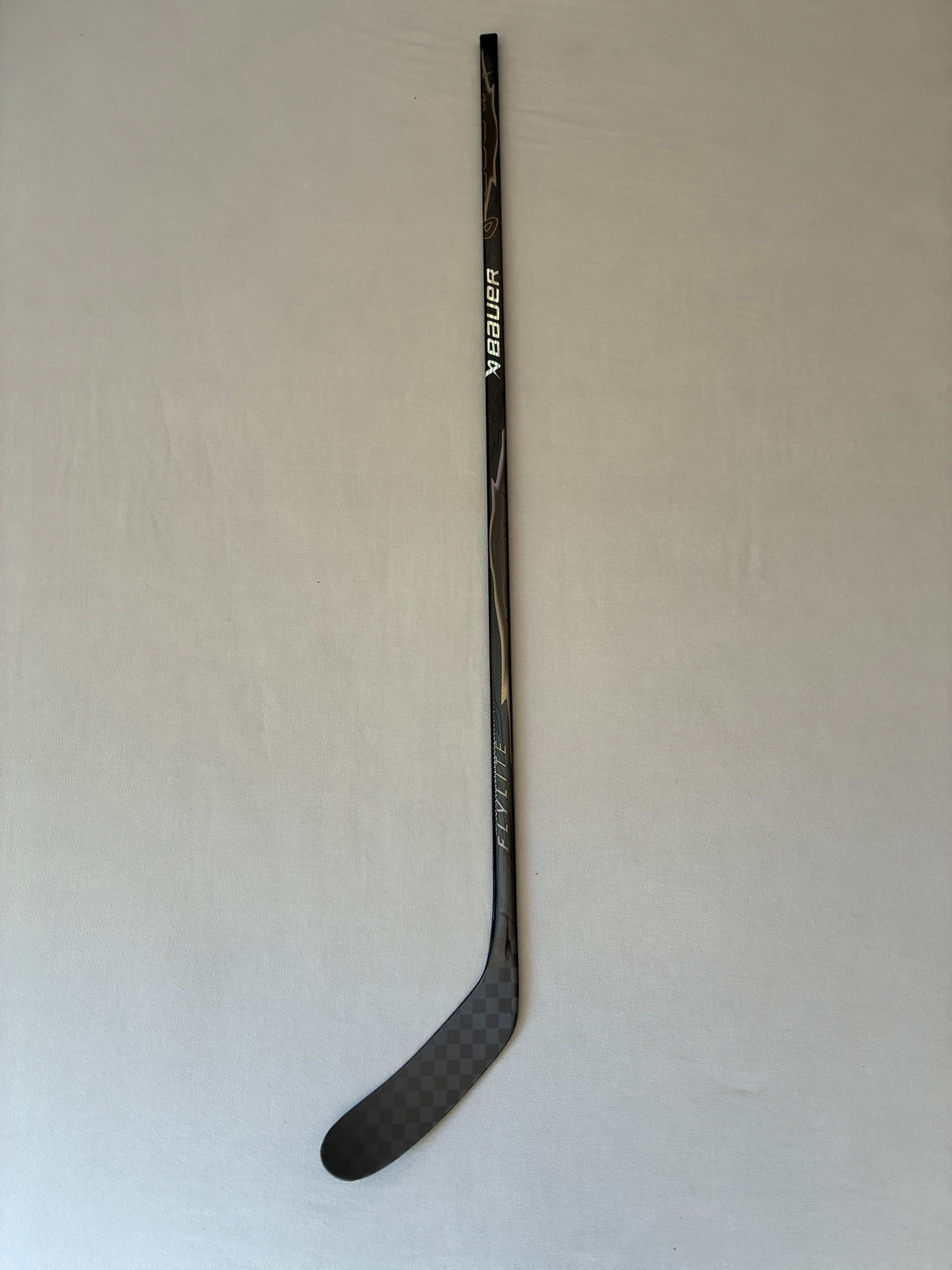 New 77 Flex P28M Senior Bauer Vapor League (Flylite dress) Right Hand Pro Stock Hockey Stick - Black