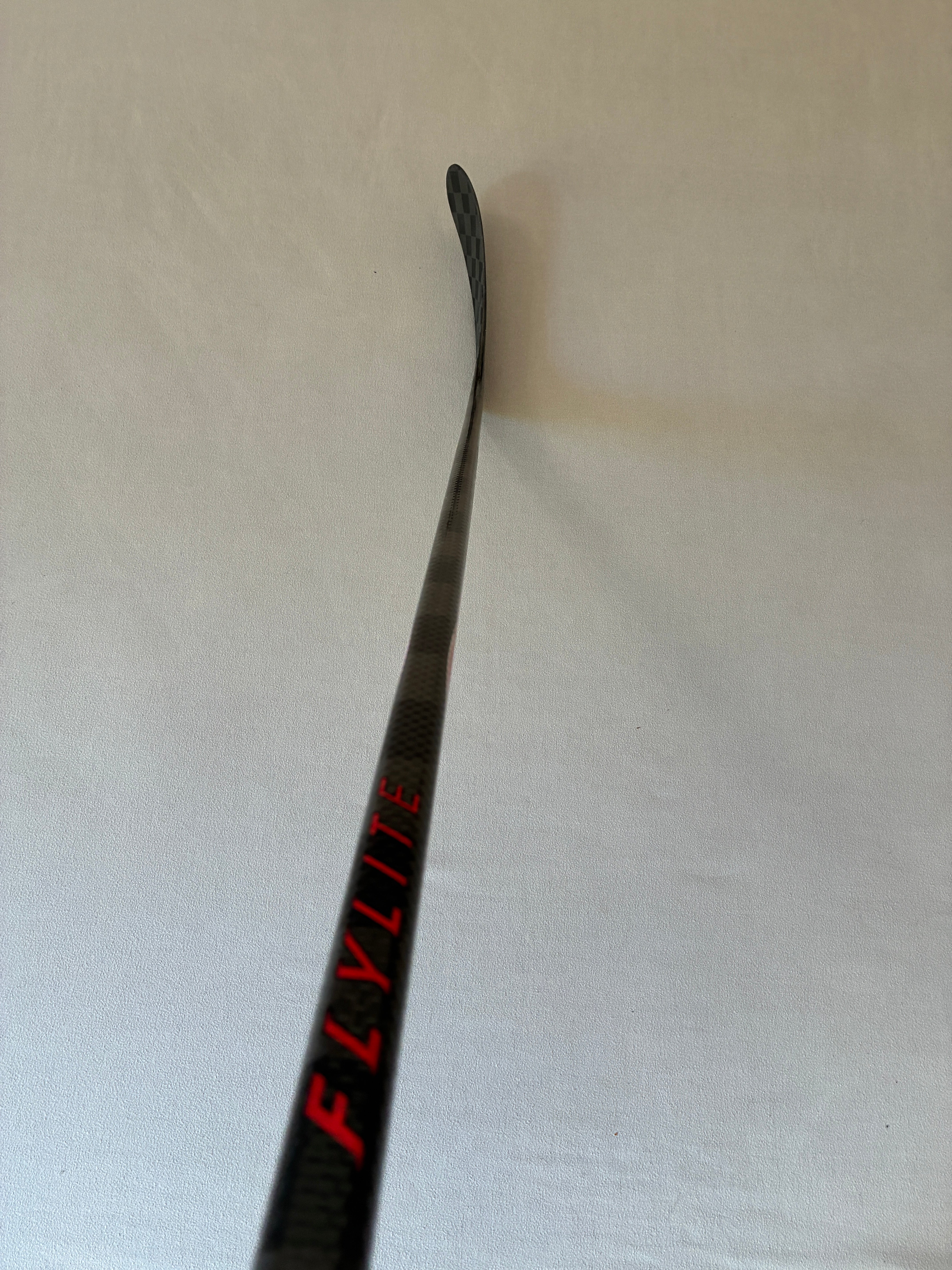 New 87 Flex P28 Senior Bauer Flylite Right Hand Pro Stock Hockey Stick - Red