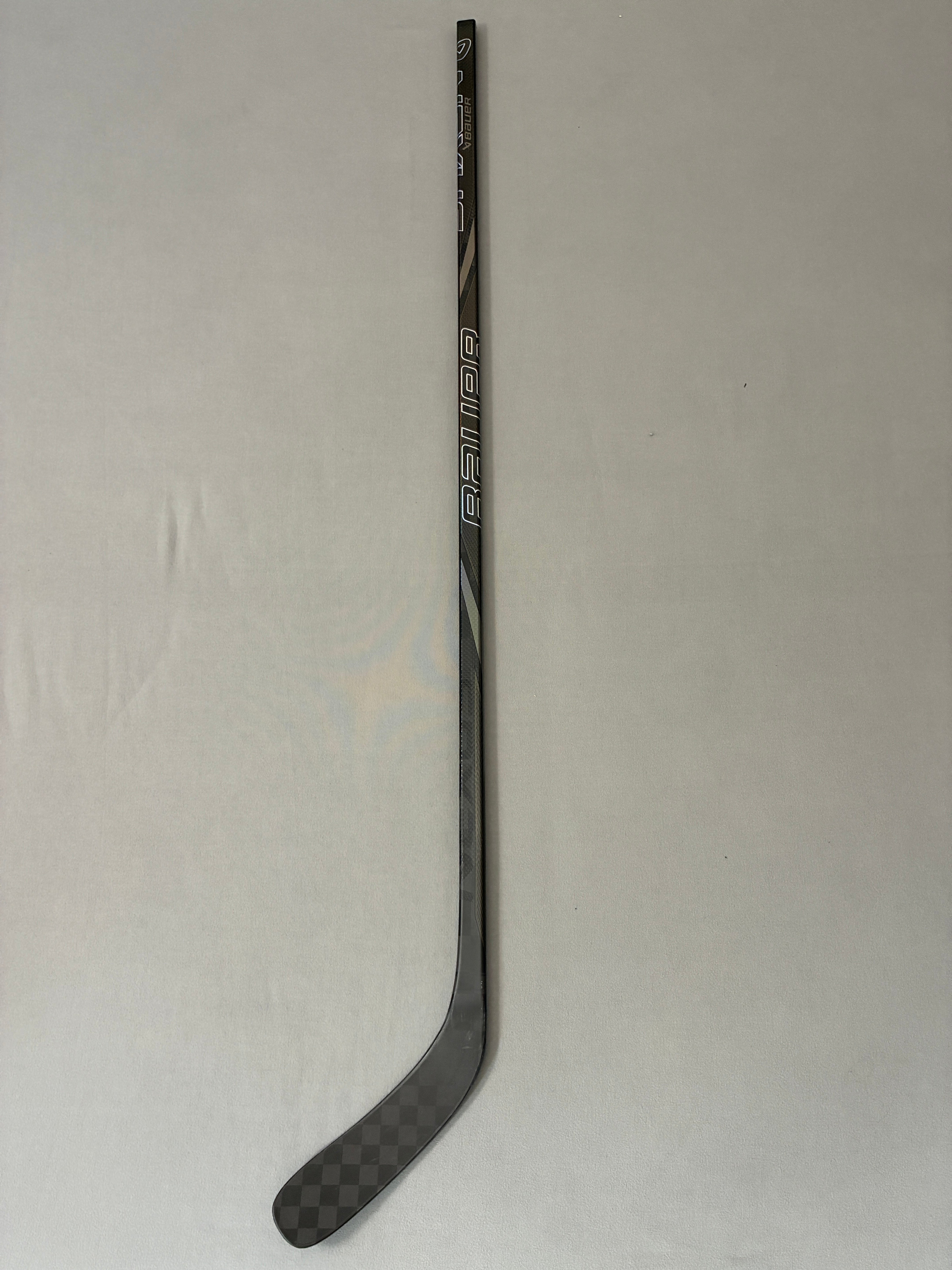 New 70 Flex P88 Senior Bauer Nexus Tracer Right Hand Pro Stock Hockey Stick - Black