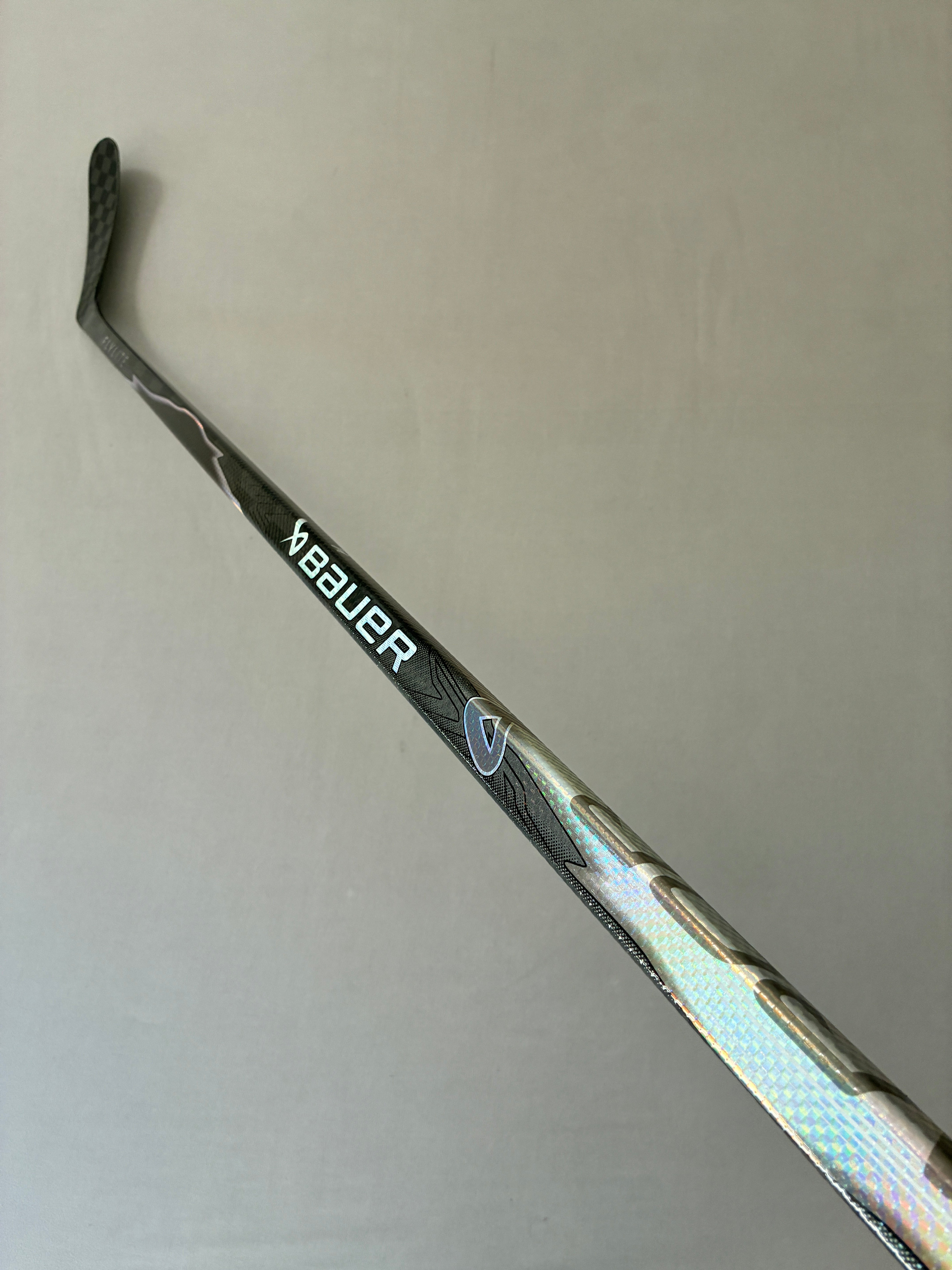 New 77 Flex P92 Senior Bauer Vapor Flylite Right Hand Pro Stock Hockey Stick - Silver