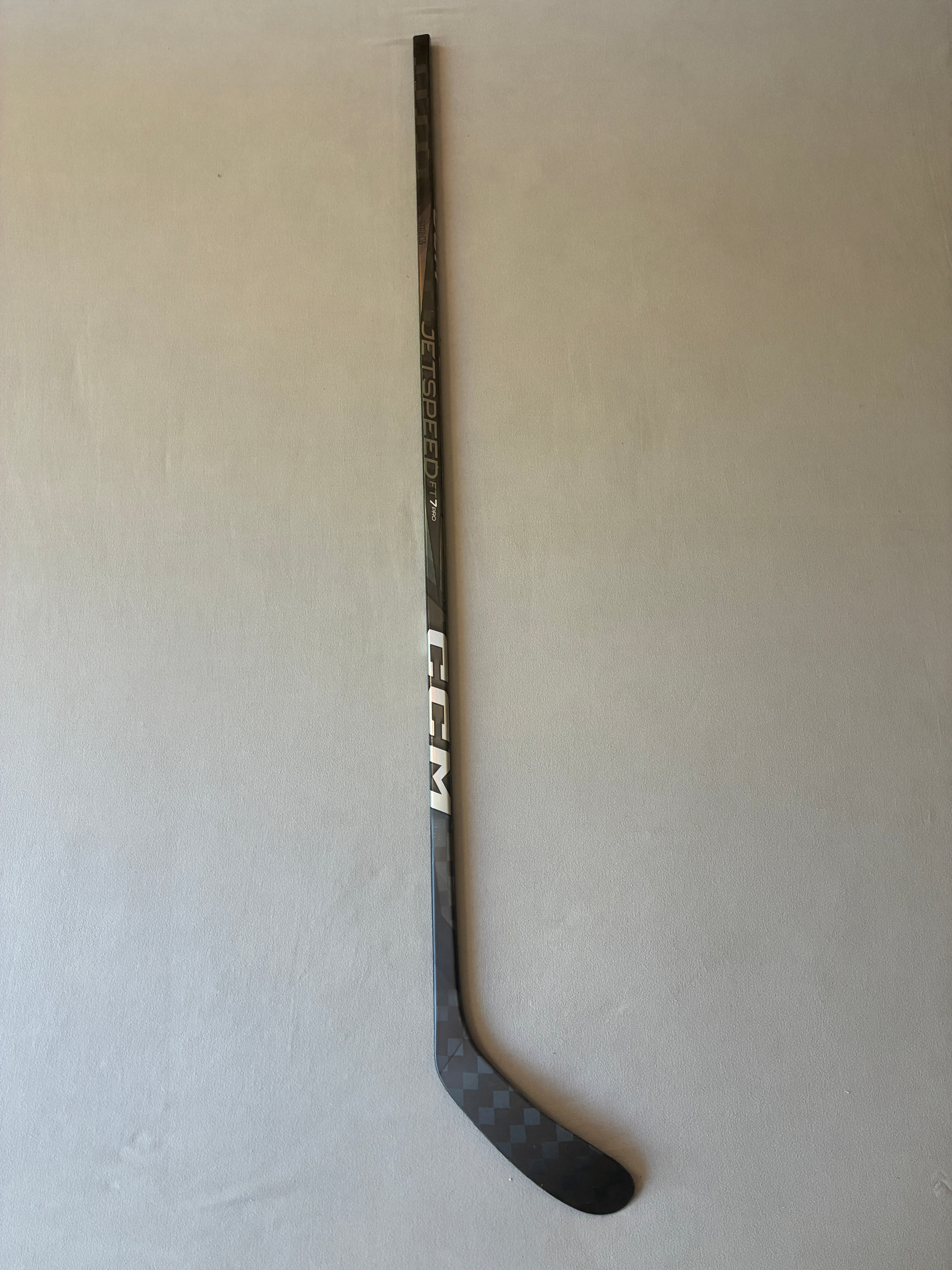 New 95 Flex P28 Senior CCM Ribcor Trigger 8 Pro (FT7 Pro dress) RH Hockey Stick - Black