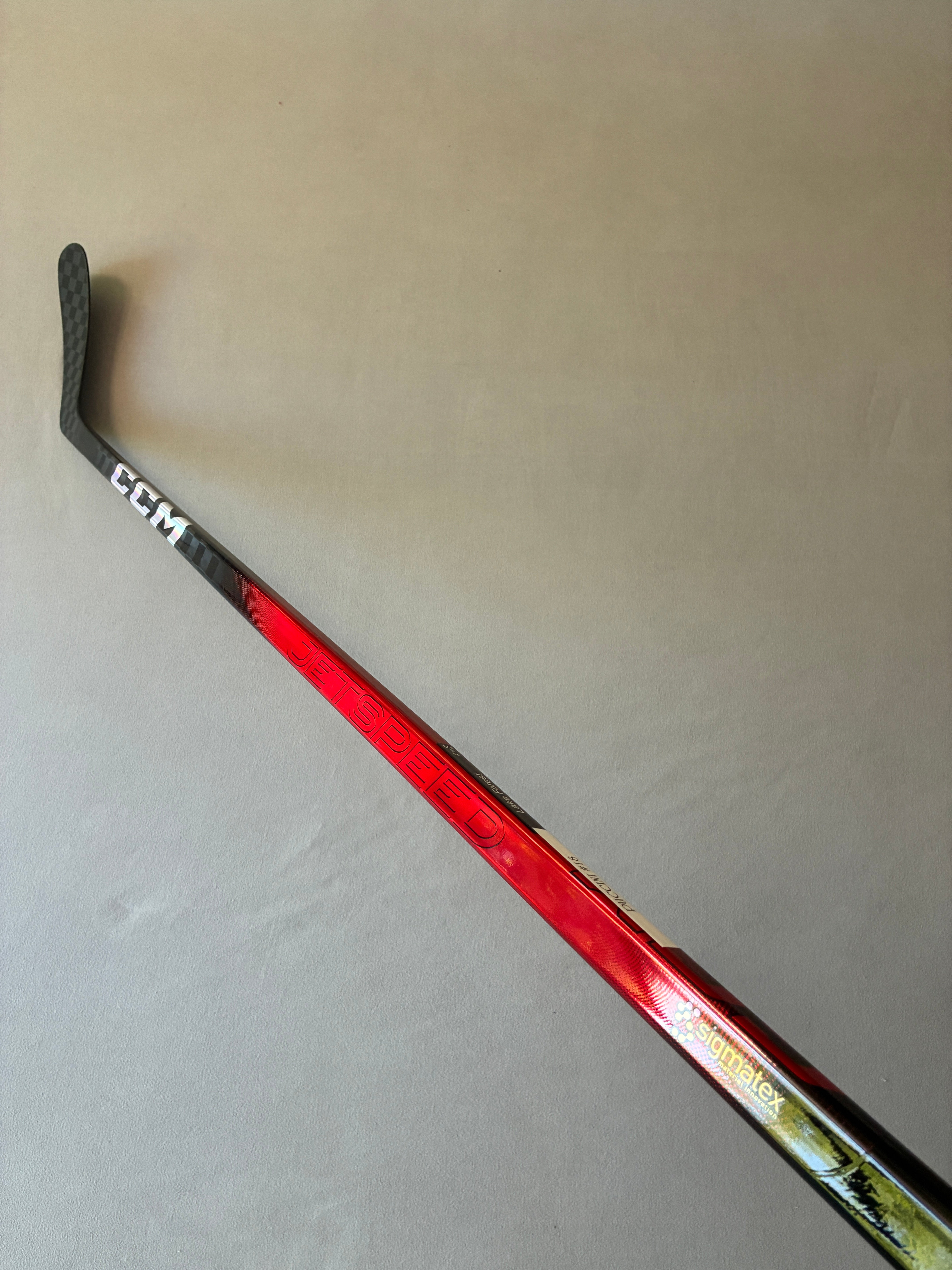 New 75 Flex P29 Senior CCM Ribcor Team (Jetspeed dress) Right Hand Pro Stock Hockey Stick - Red