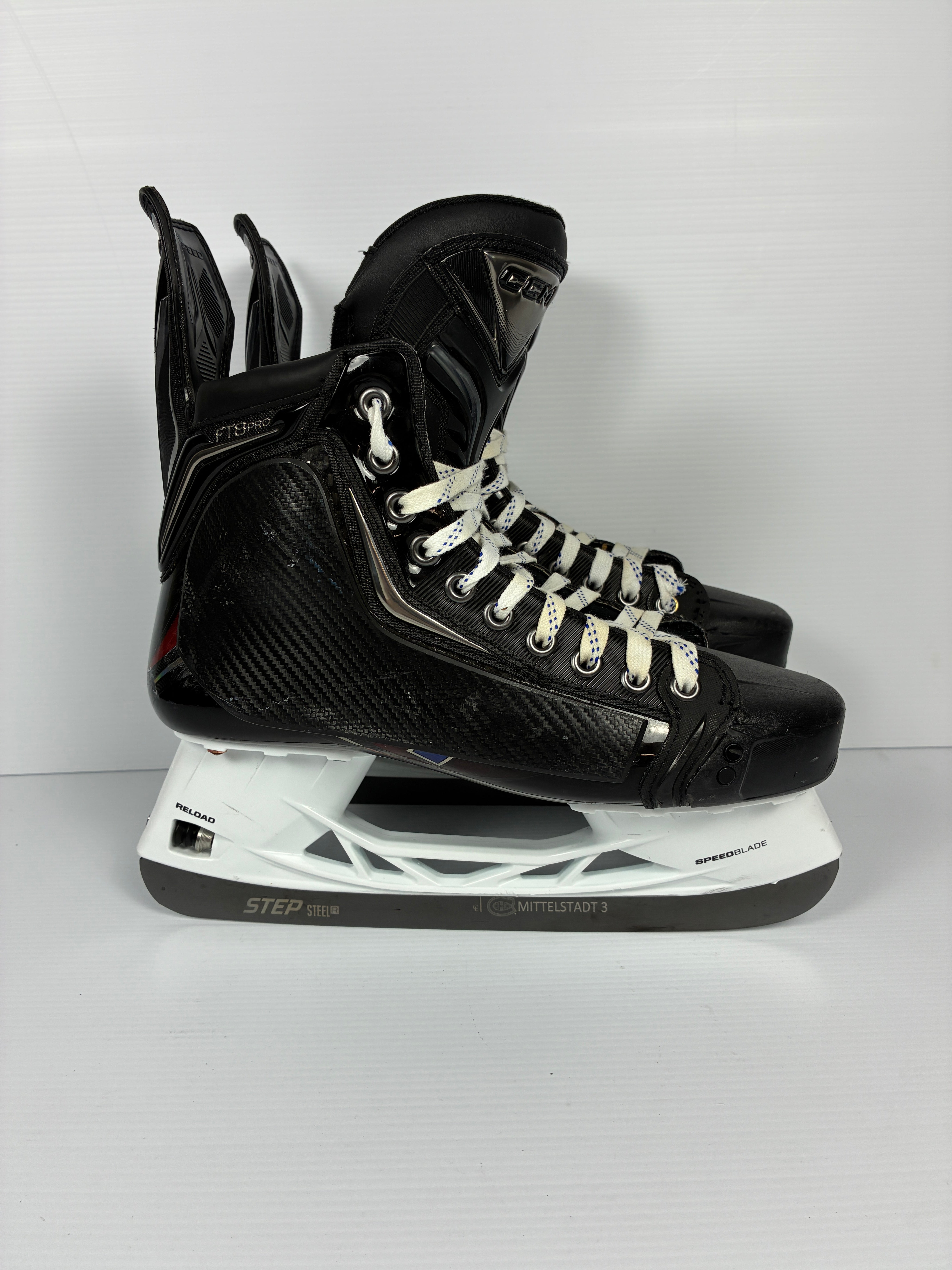Like New Size 8.25 Regular Senior CCM JetSpeed FT8 Pro Hockey Skates - Red/Blue