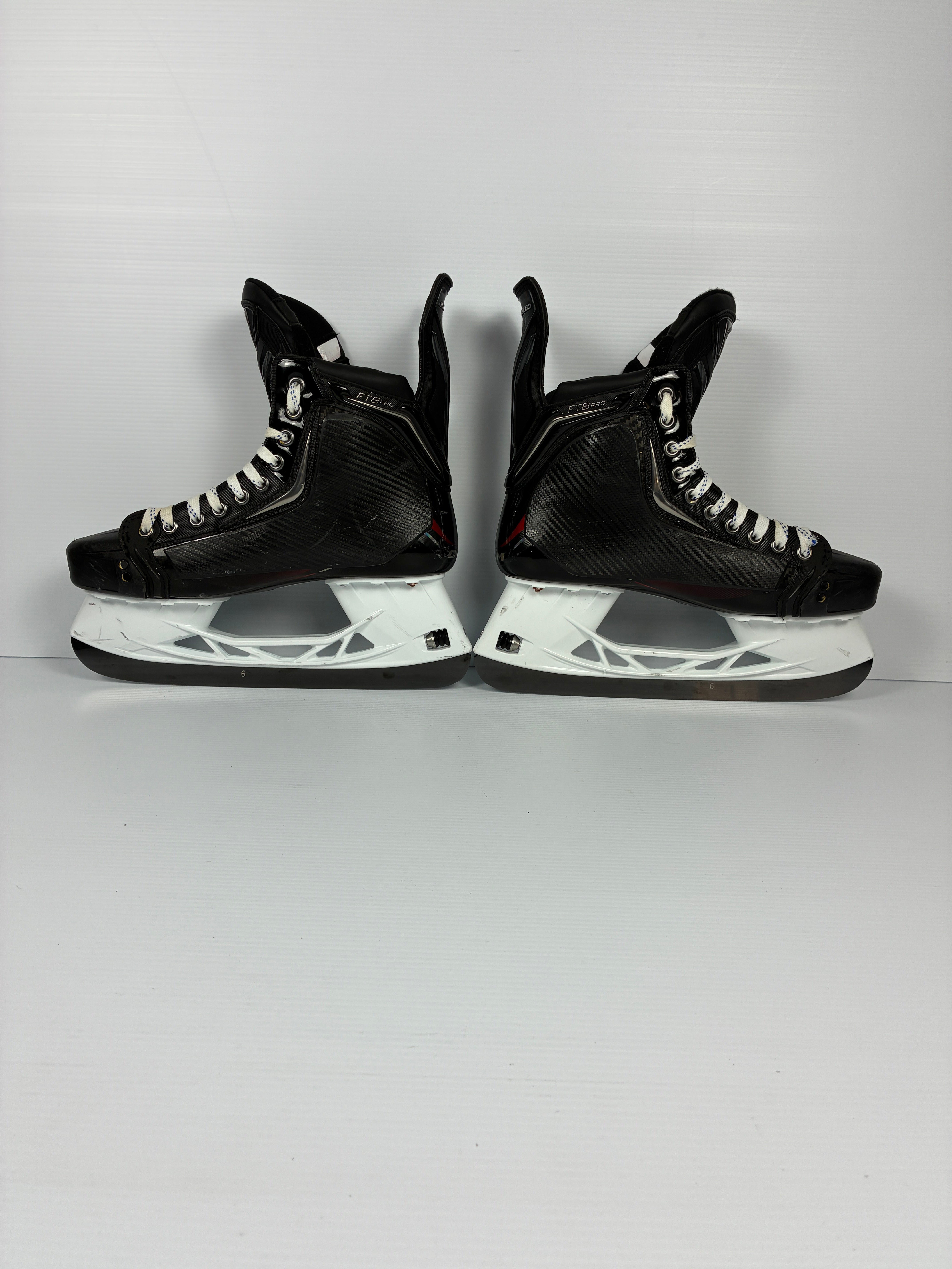 Like New Size 8.25 Regular Senior CCM JetSpeed FT8 Pro Hockey Skates - Red/Blue