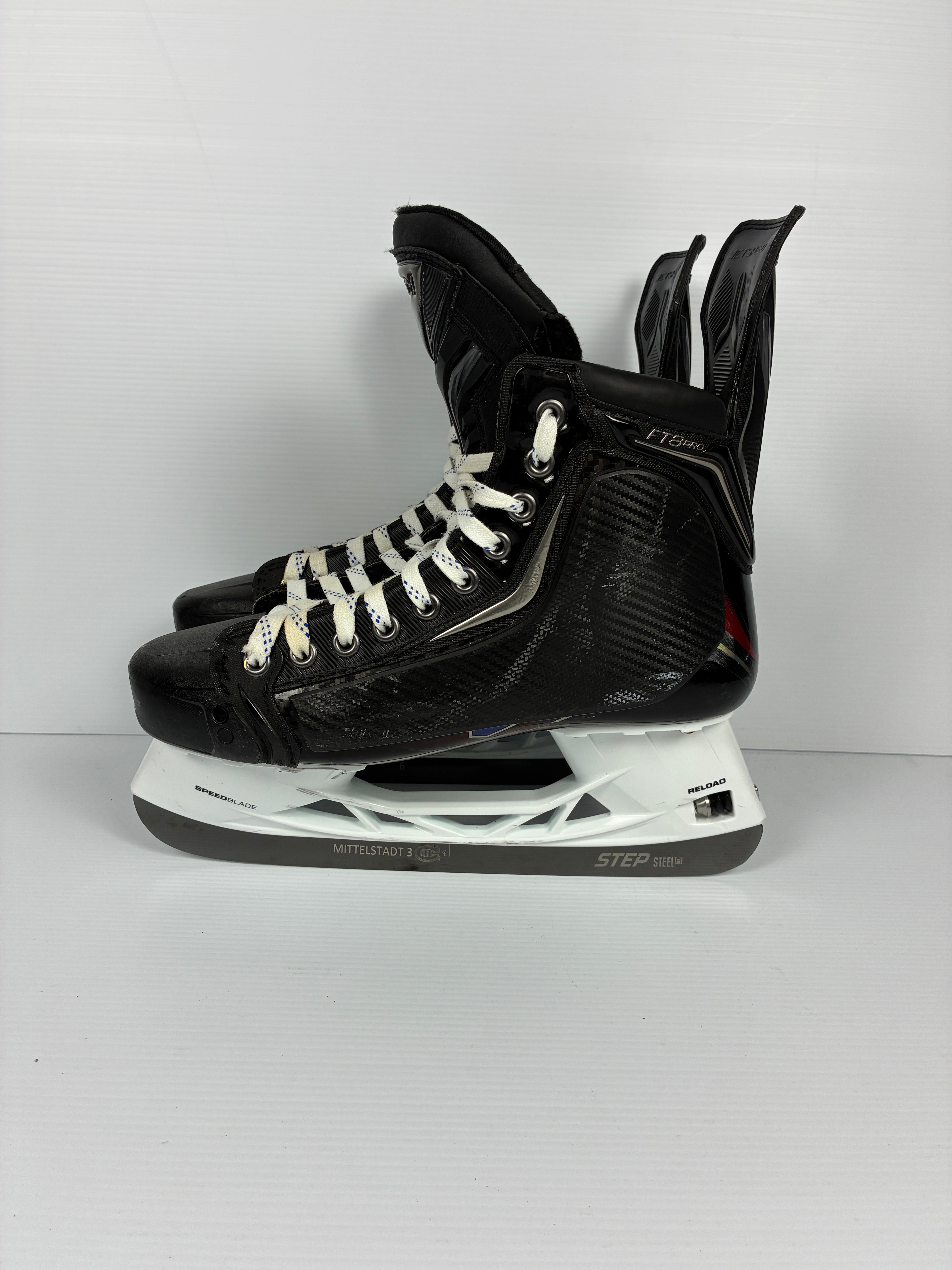 Like New Size 8.25 Regular Senior CCM JetSpeed FT8 Pro Hockey Skates - Red/Blue