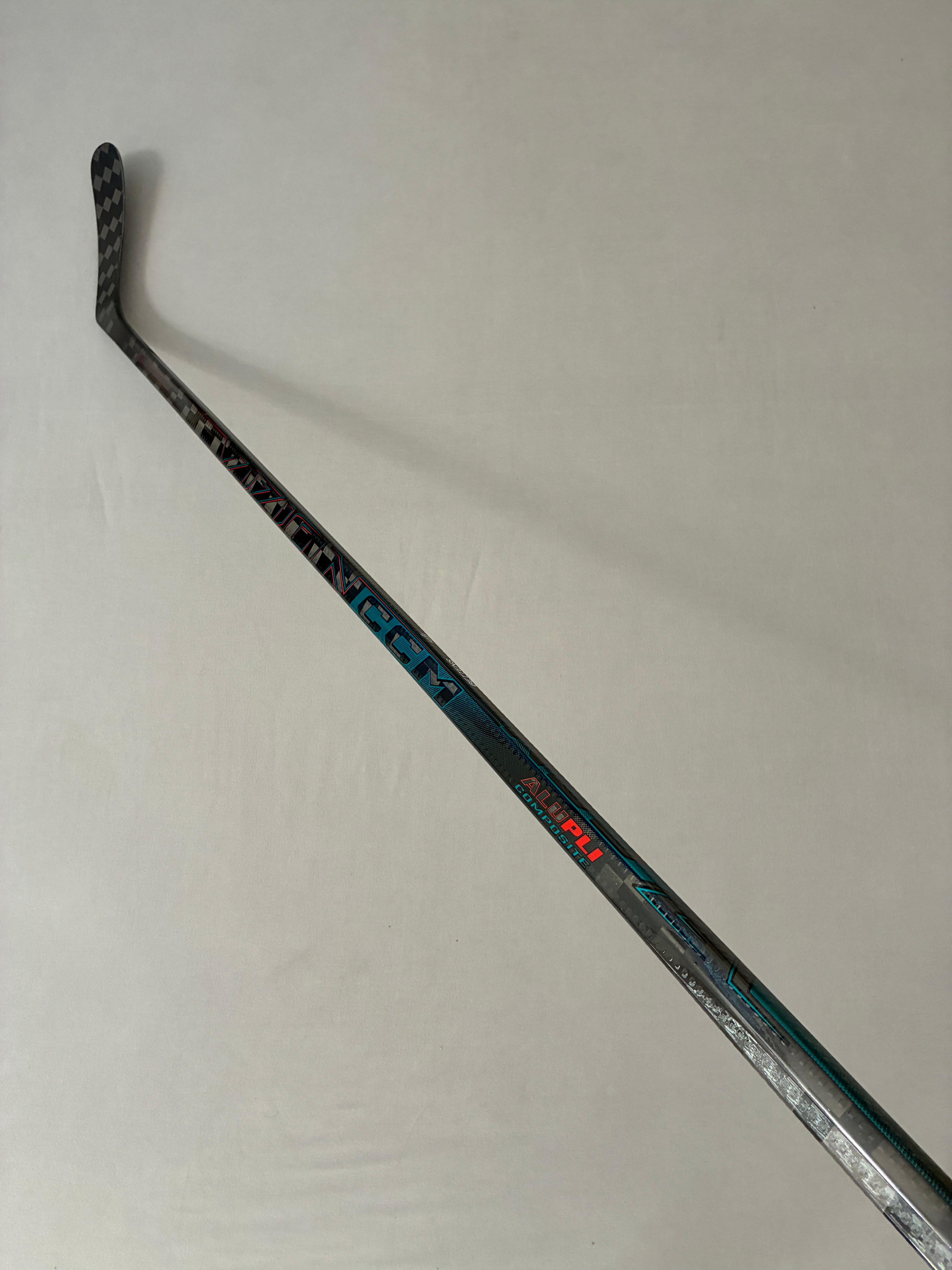 New 95 Flex P28 Senior CCM Vizion Right Hand Pro Stock Hockey Stick