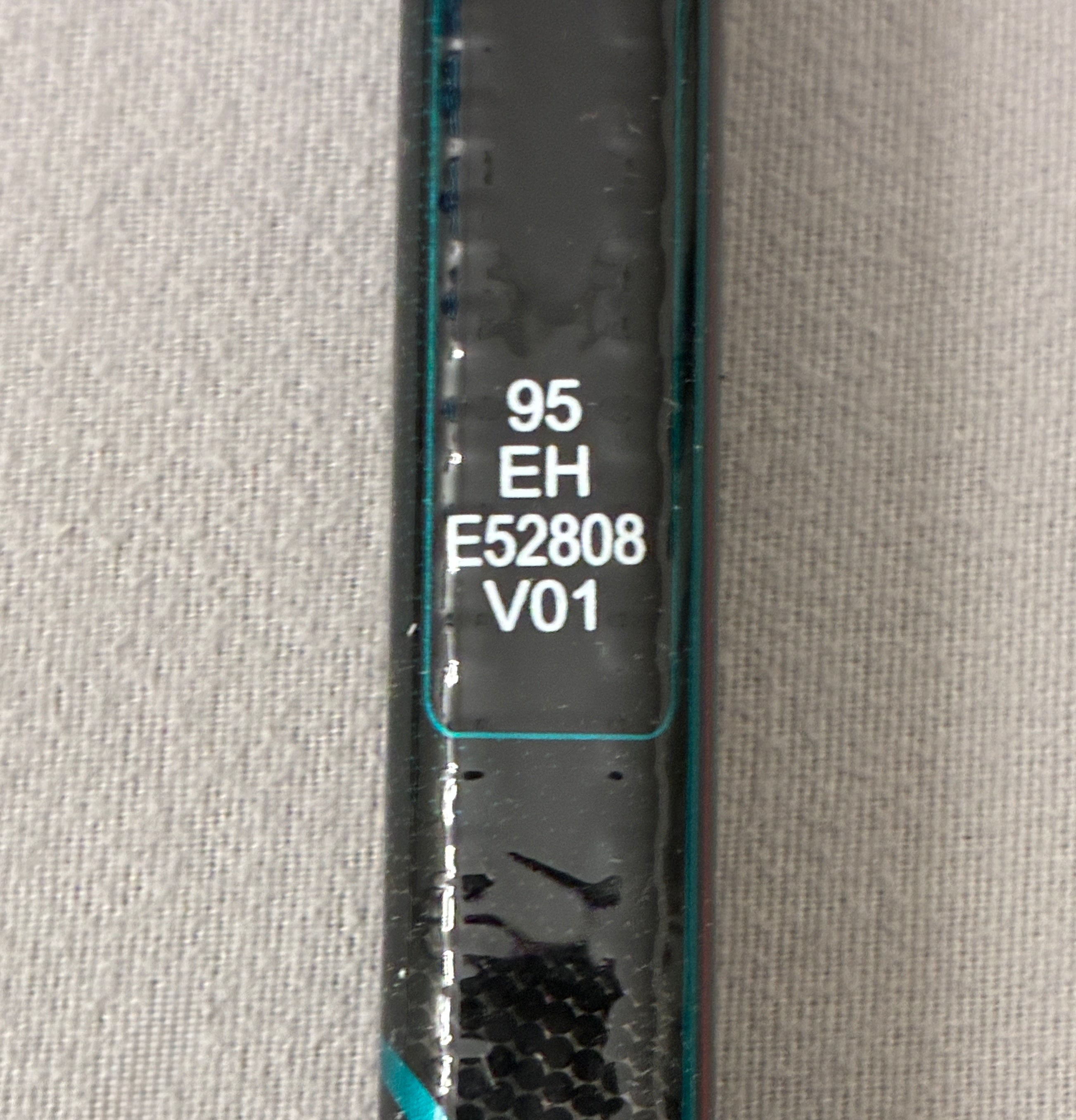 New 95 Flex P28 Senior CCM Vizion Right Hand Pro Stock Hockey Stick