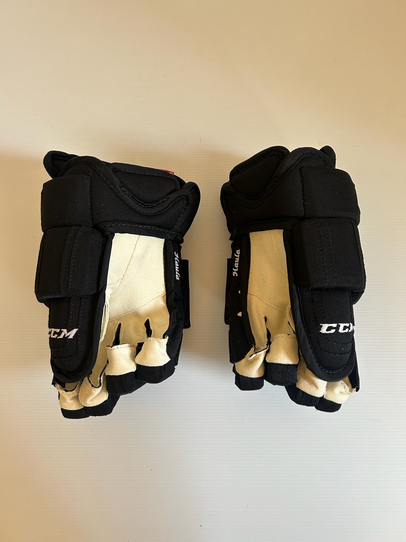 New CCM HGSTJC 14" Hockey Gloves - Black