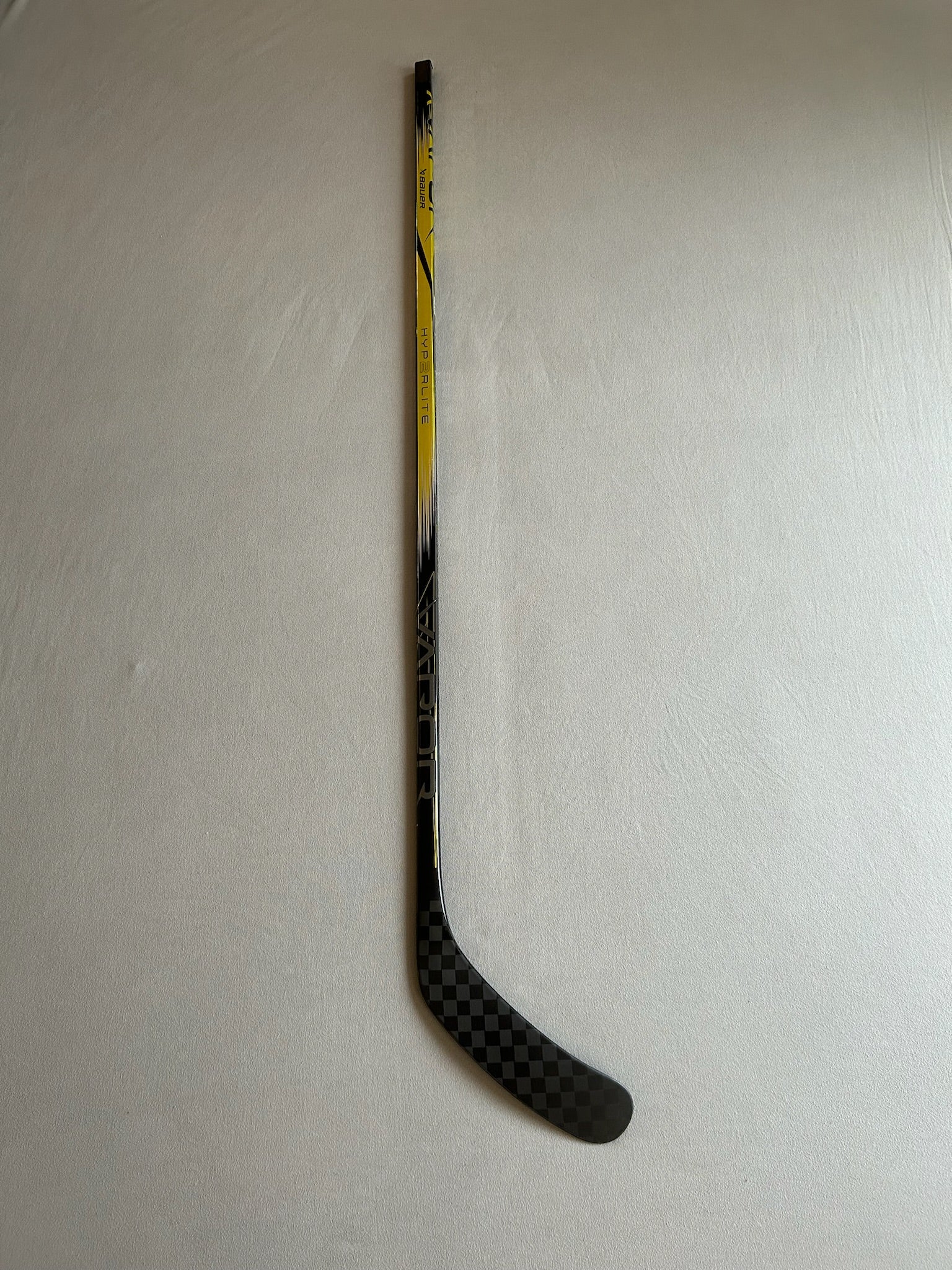 New Gold Bauer Vapor Hyperlite 2 Right Hand 87 Flex P92M Pro Stock Stick