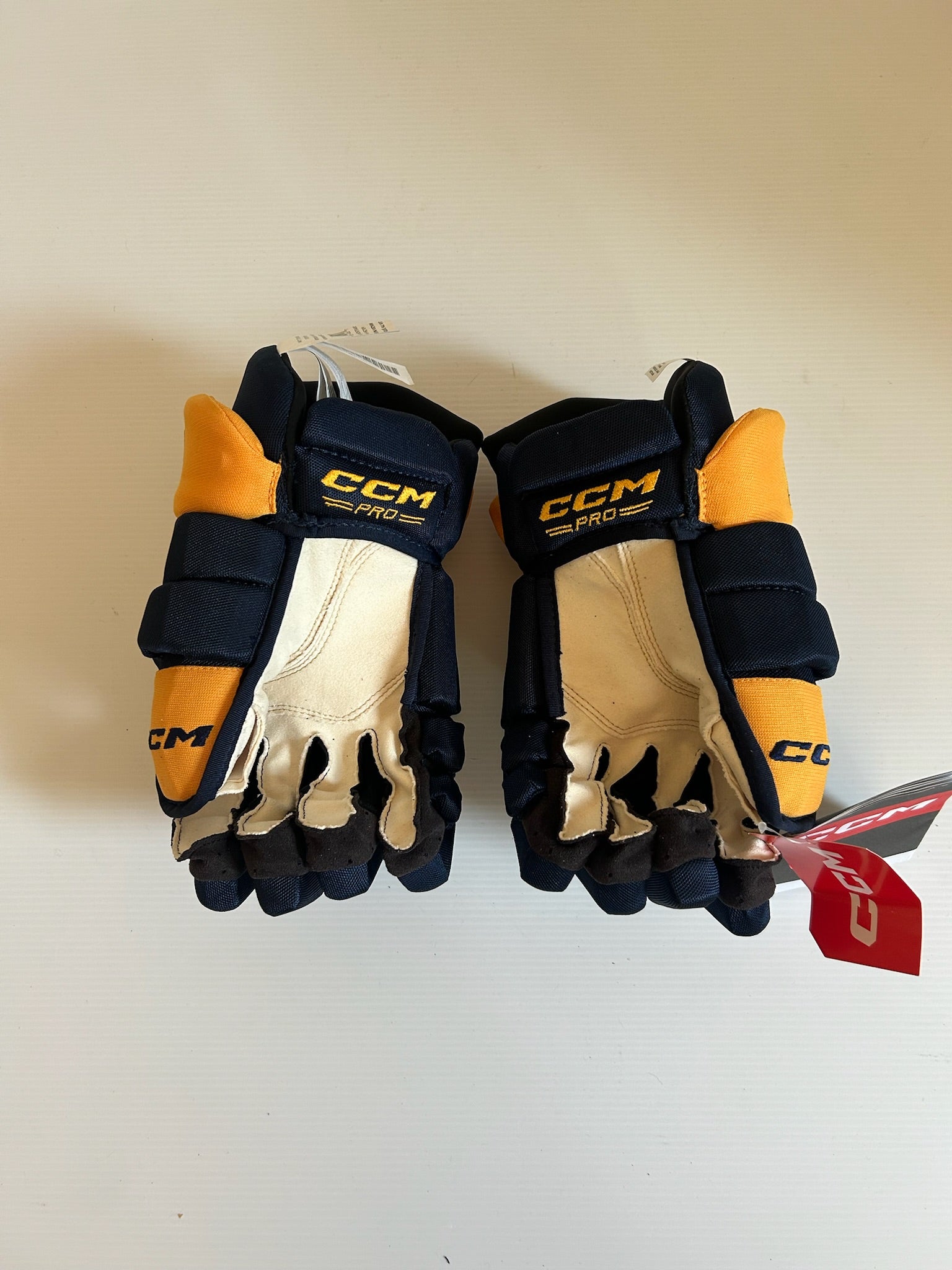New CCM HGTKPP 13" Hockey Gloves - Navy/Gold