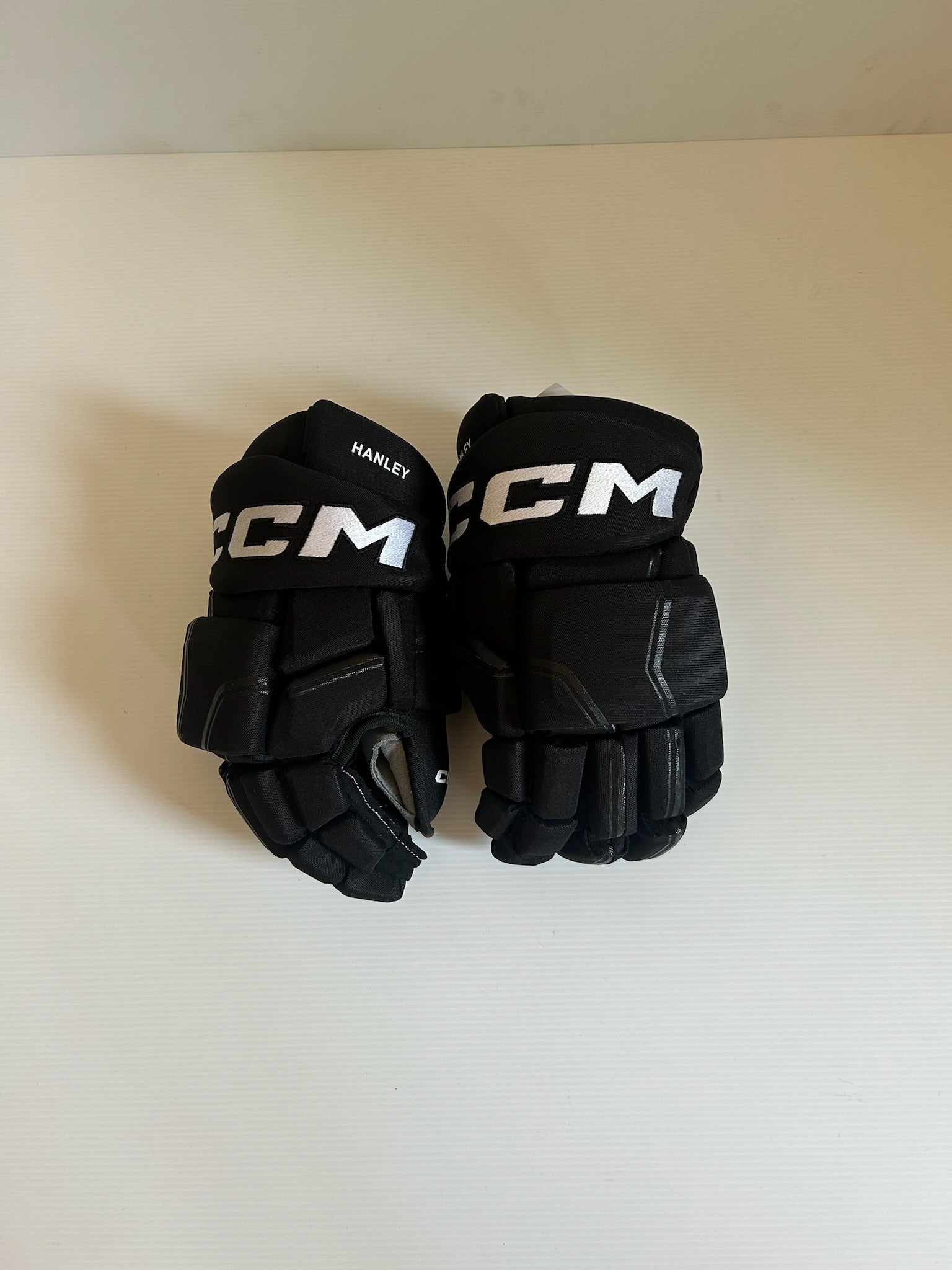 New CCM HGQLPP 14" Hockey Gloves 14" - Black