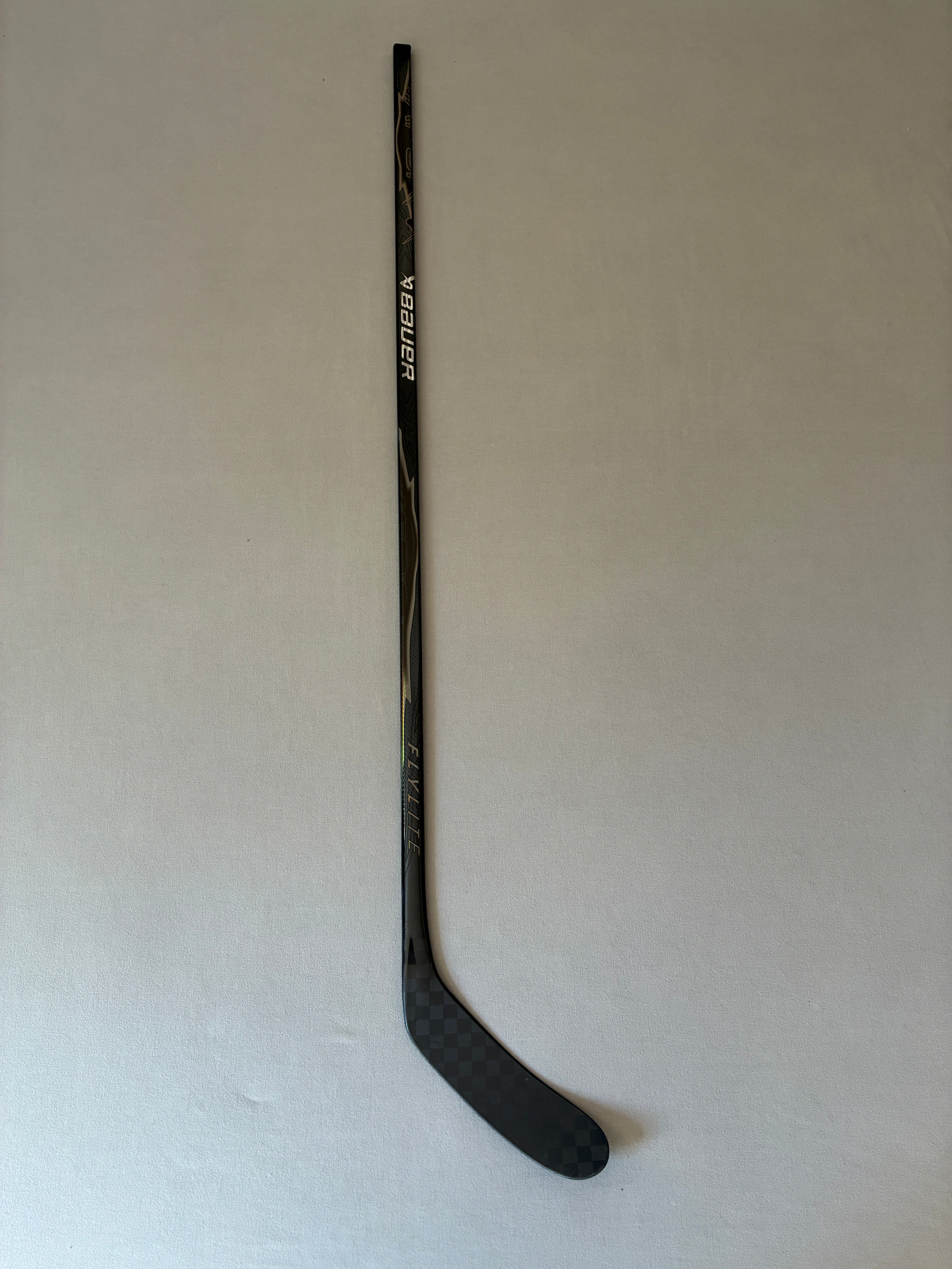 New 77 Flex P28M Senior Bauer Vapor League (Flylite dress) Left Hand Pro Stock Hockey Stick - Black