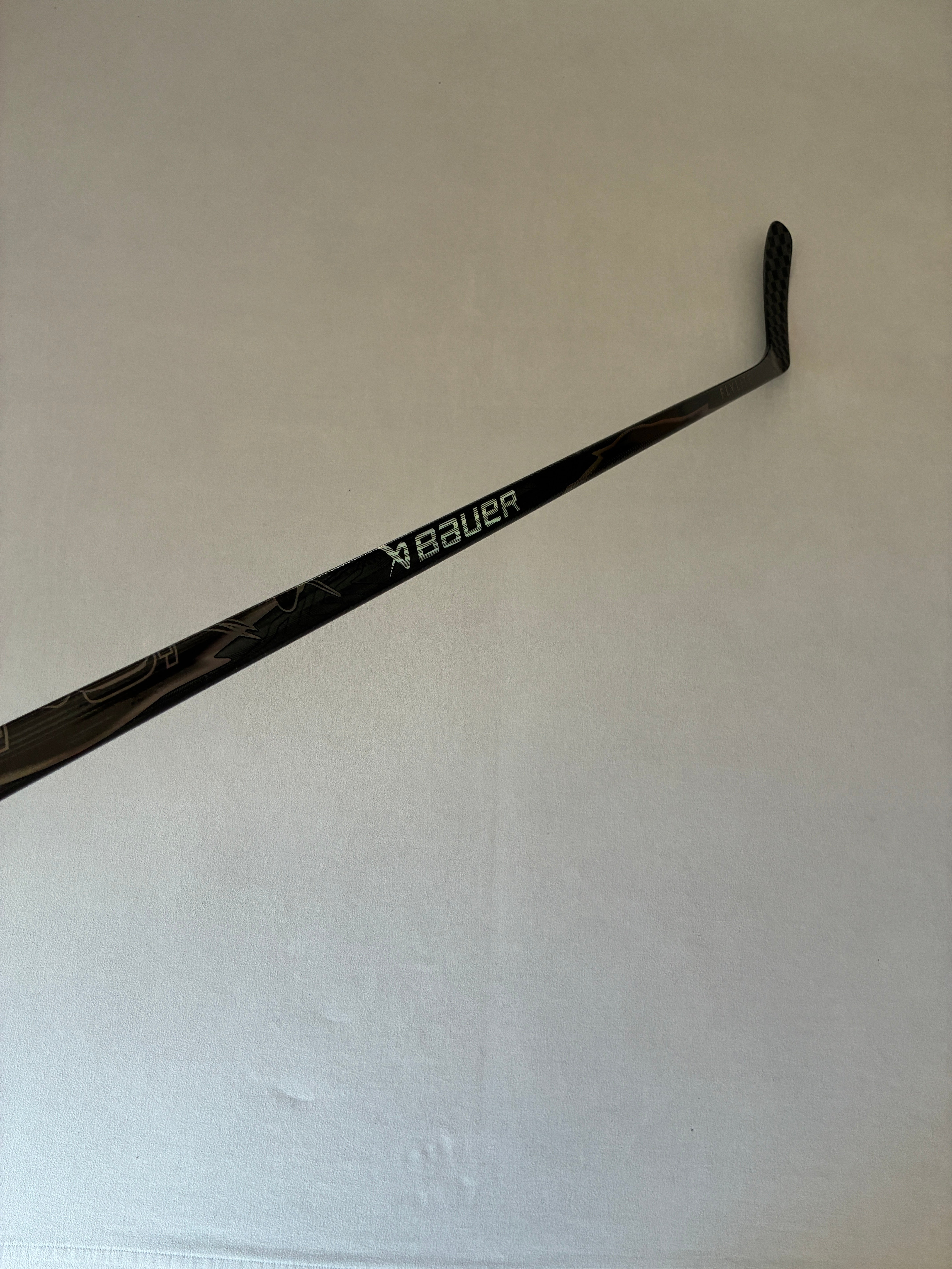New 77 Flex P88 Senior Bauer Vapor League (Flylite dress) Left Hand Pro Stock Hockey Stick - Black
