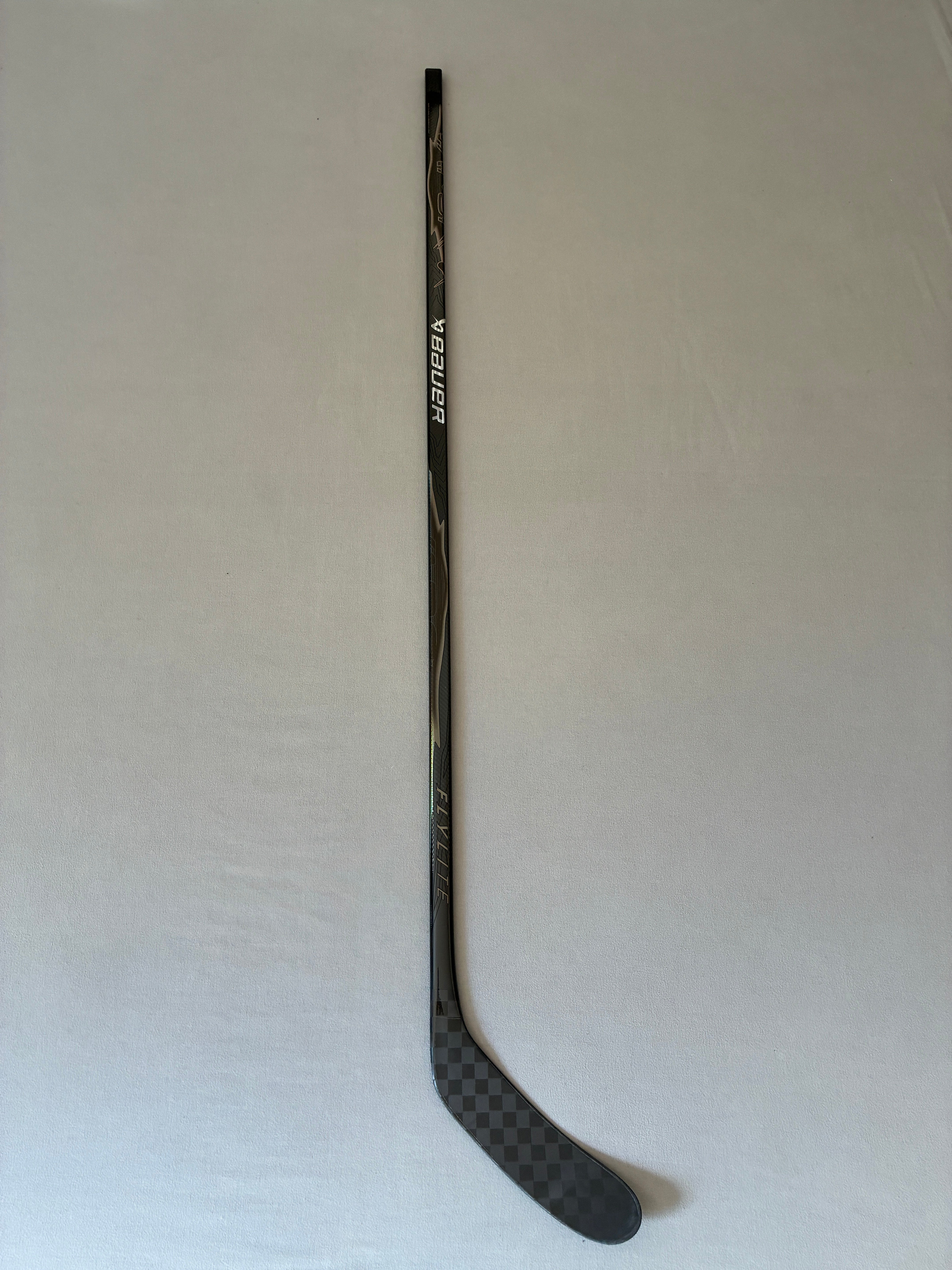 New 77 Flex P28M Senior Bauer Vapor League (Flylite dress) Left Hand Pro Stock Hockey Stick - Black