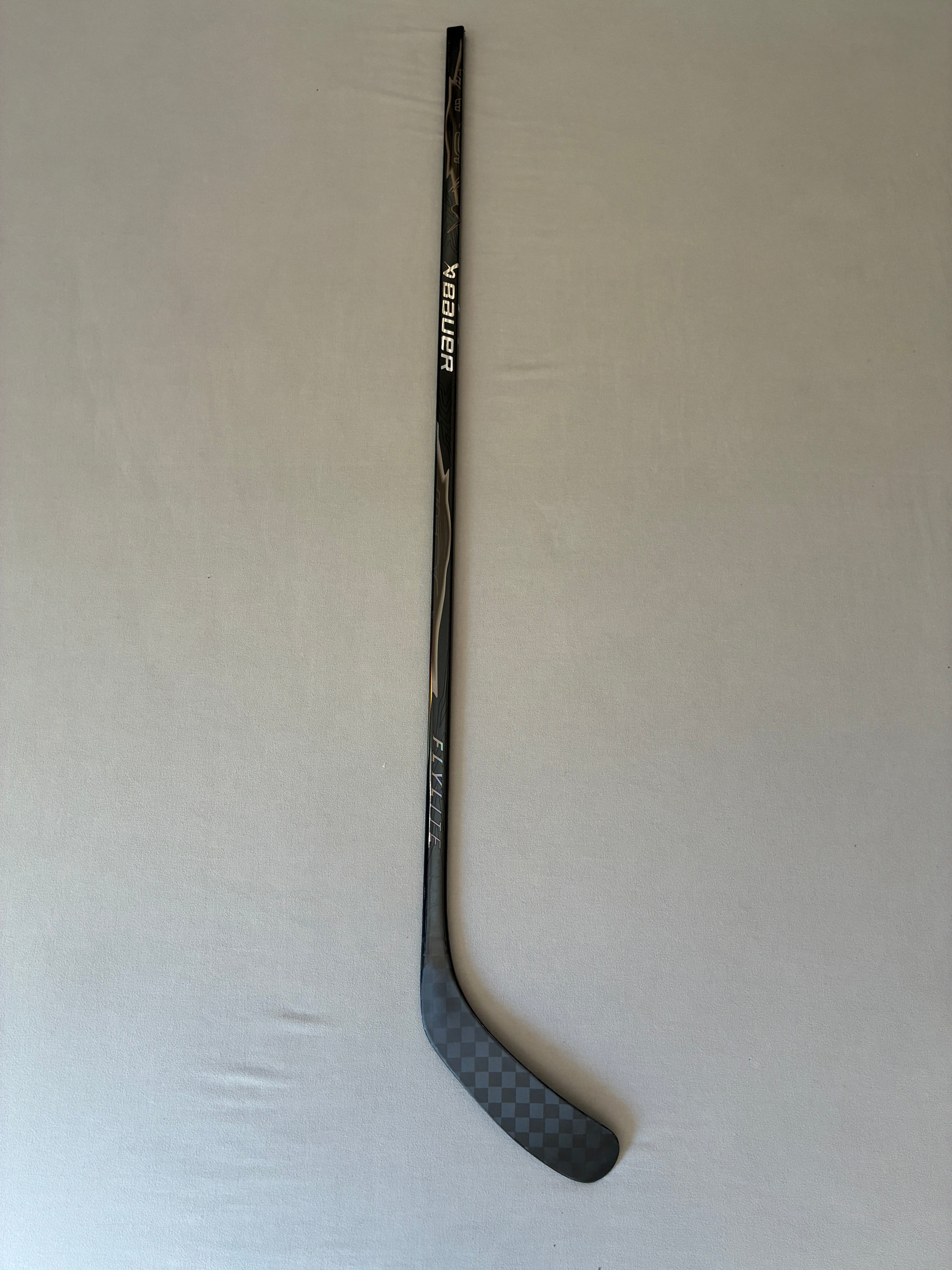 New 77 Flex P90TM Senior Bauer Vapor League (Flylite dress) Right Hand Pro Stock Hockey Stick - Black