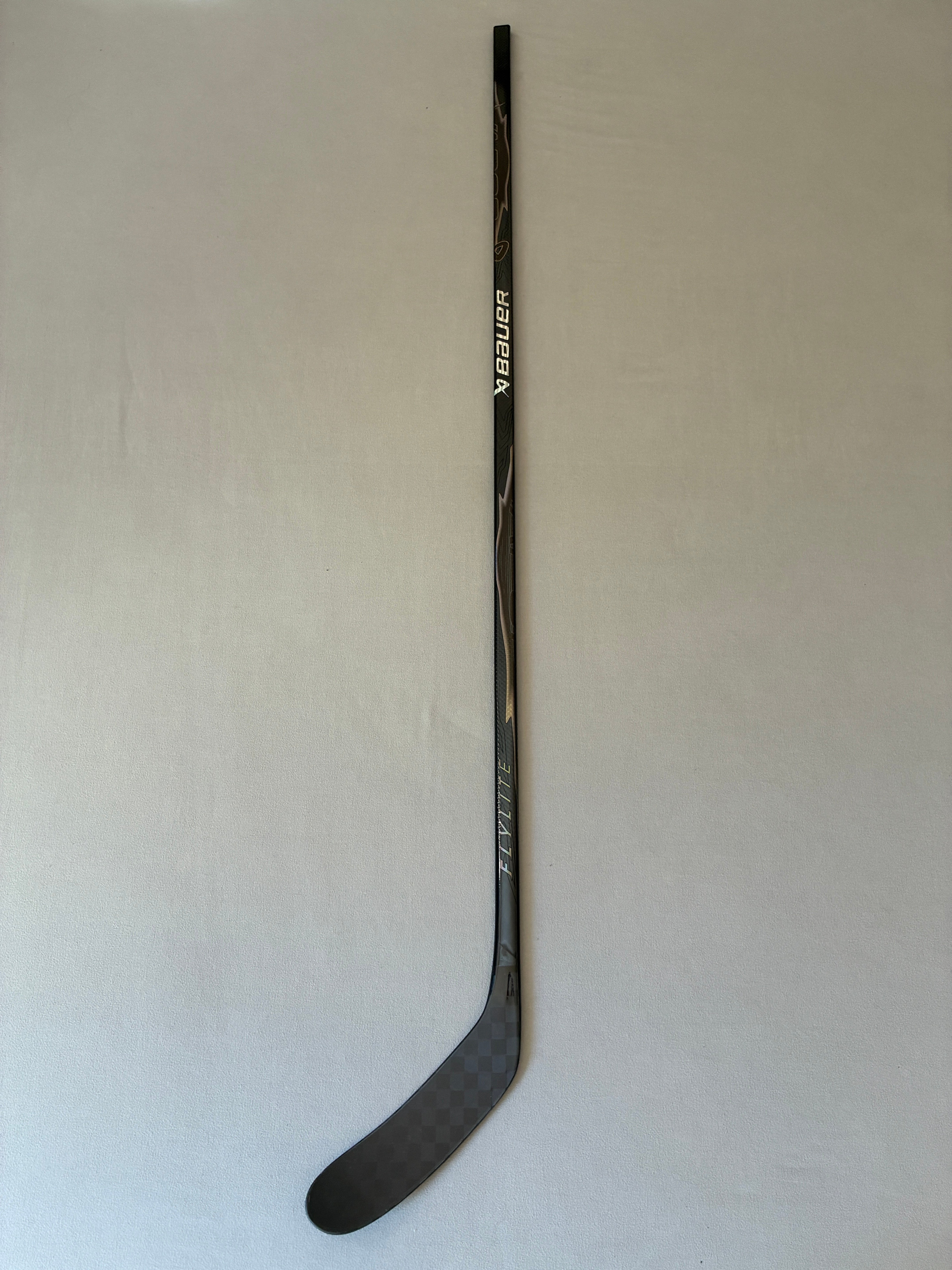 New 87 Flex P28M Senior Bauer Vapor League (Flylite dress) Right Hand Pro Stock Hockey Stick - Black