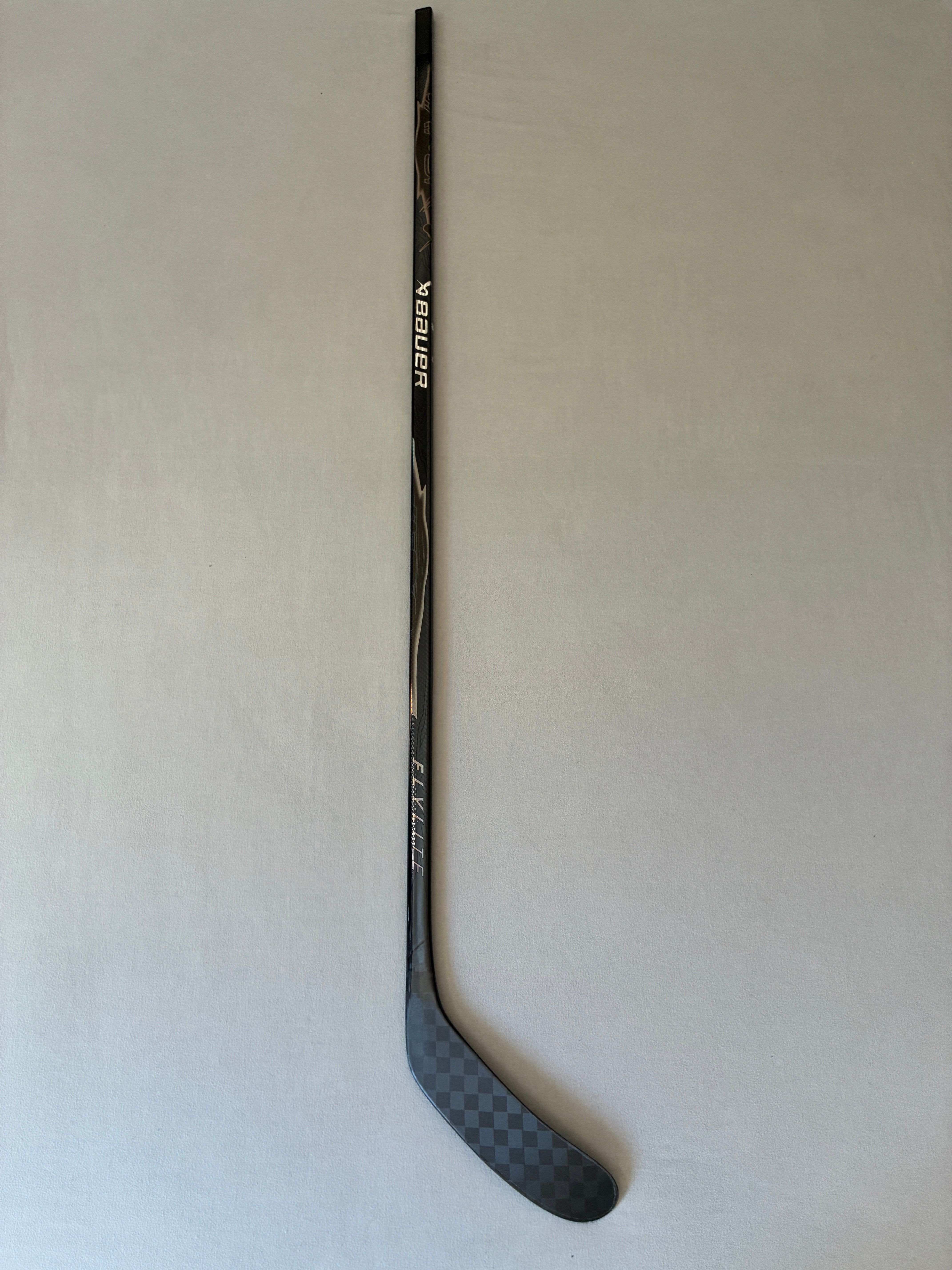 New 87 Flex P28M Senior Bauer Vapor League (Flylite dress) Right Hand Pro Stock Hockey Stick - Black