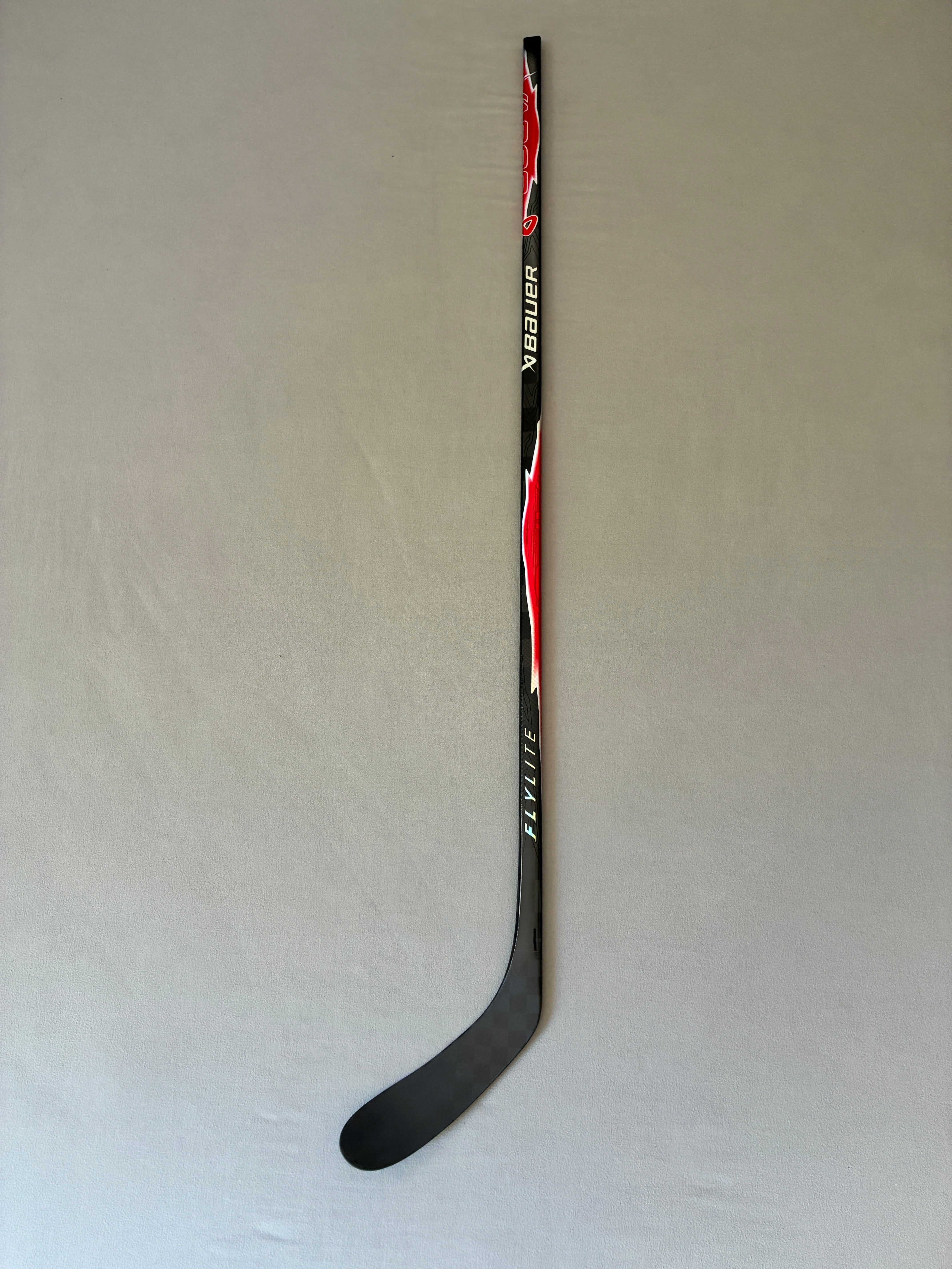 New 87 Flex P28 Senior Bauer Flylite Right Hand Pro Stock Hockey Stick - Red
