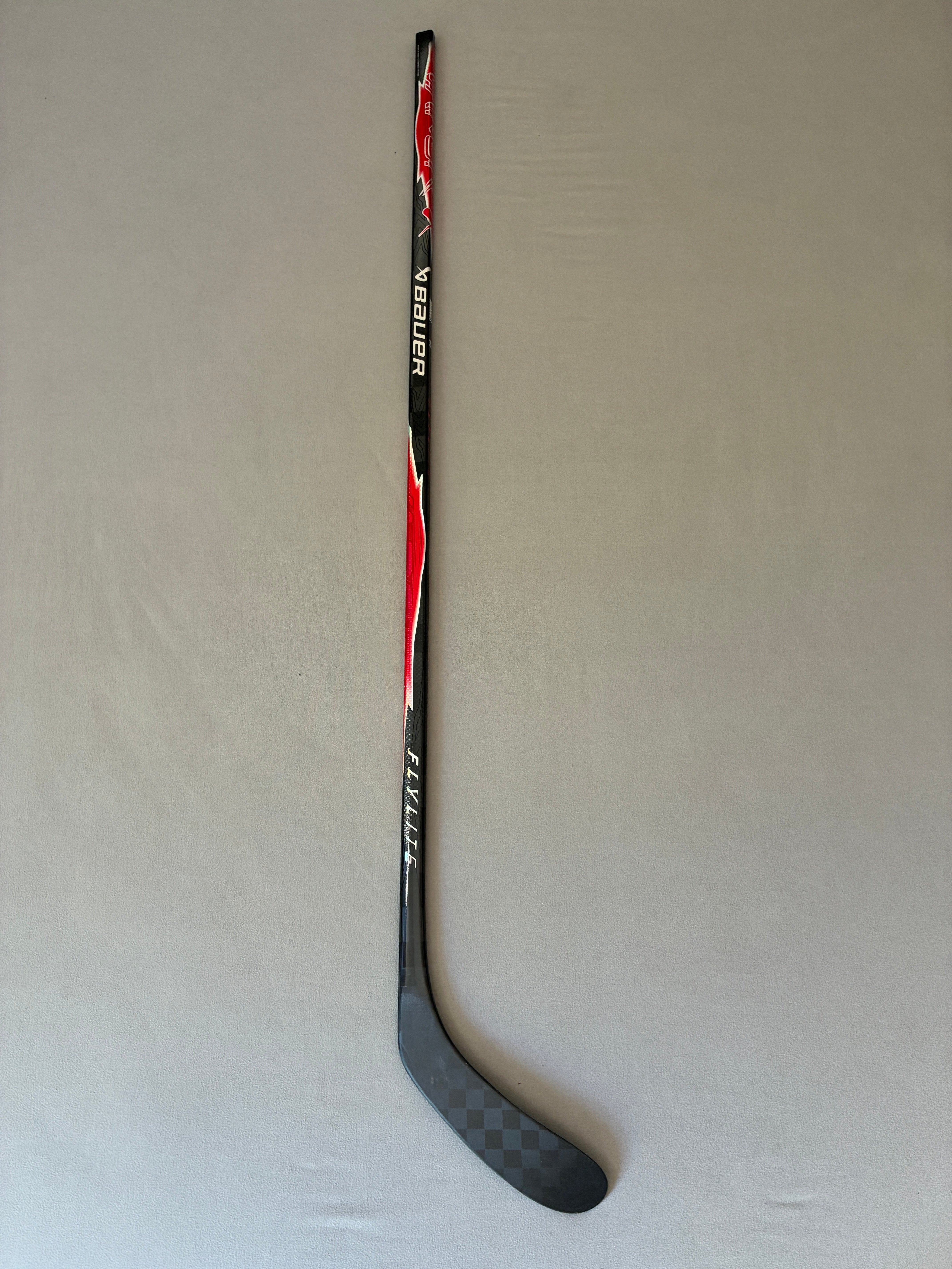 New 87 Flex P28 Senior Bauer Flylite Right Hand Pro Stock Hockey Stick - Red