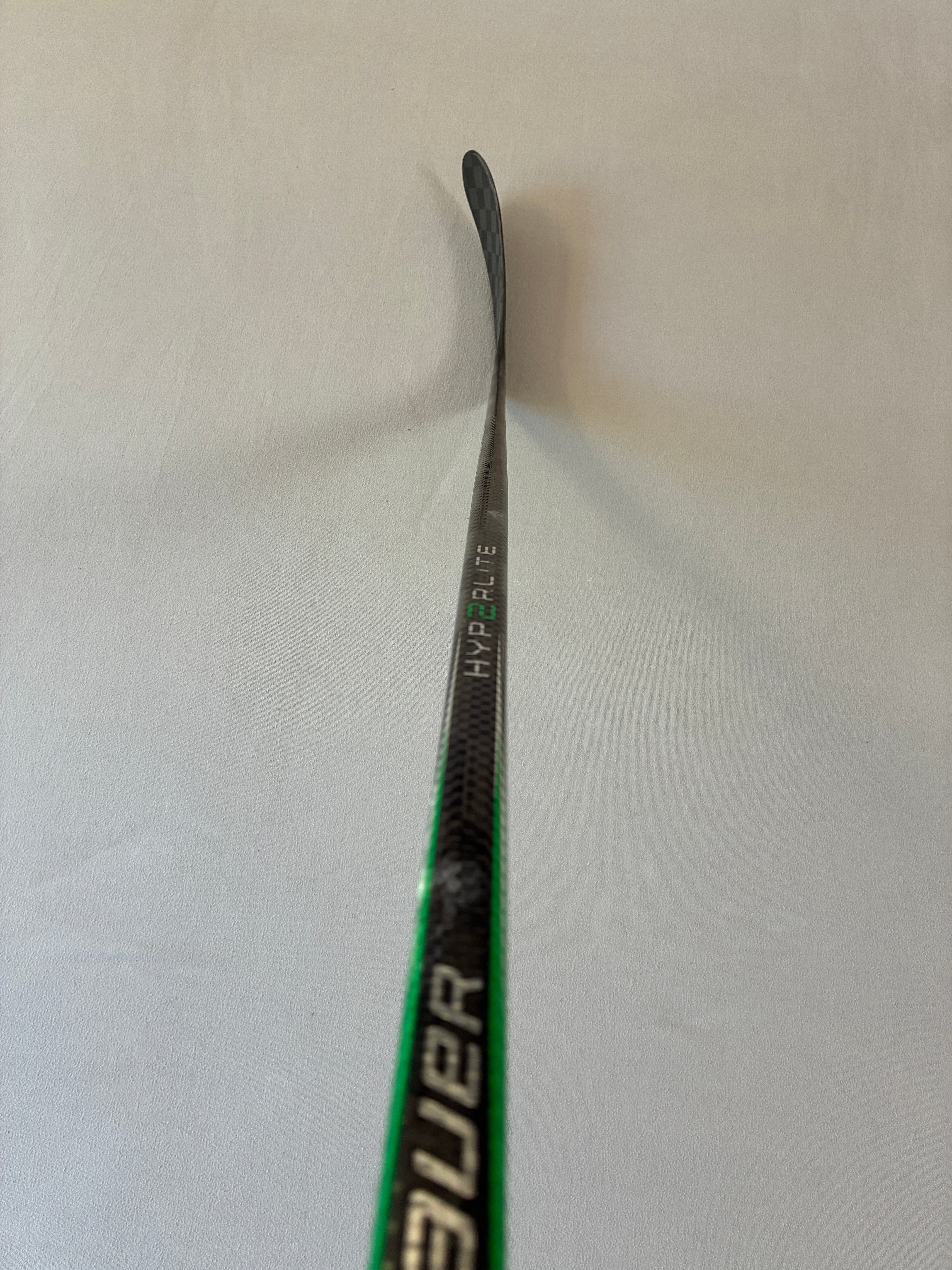 New 87 Flex P28 Senior Bauer Hyperlite 2 Right Hand Pro Stock Hockey Stick - Green
