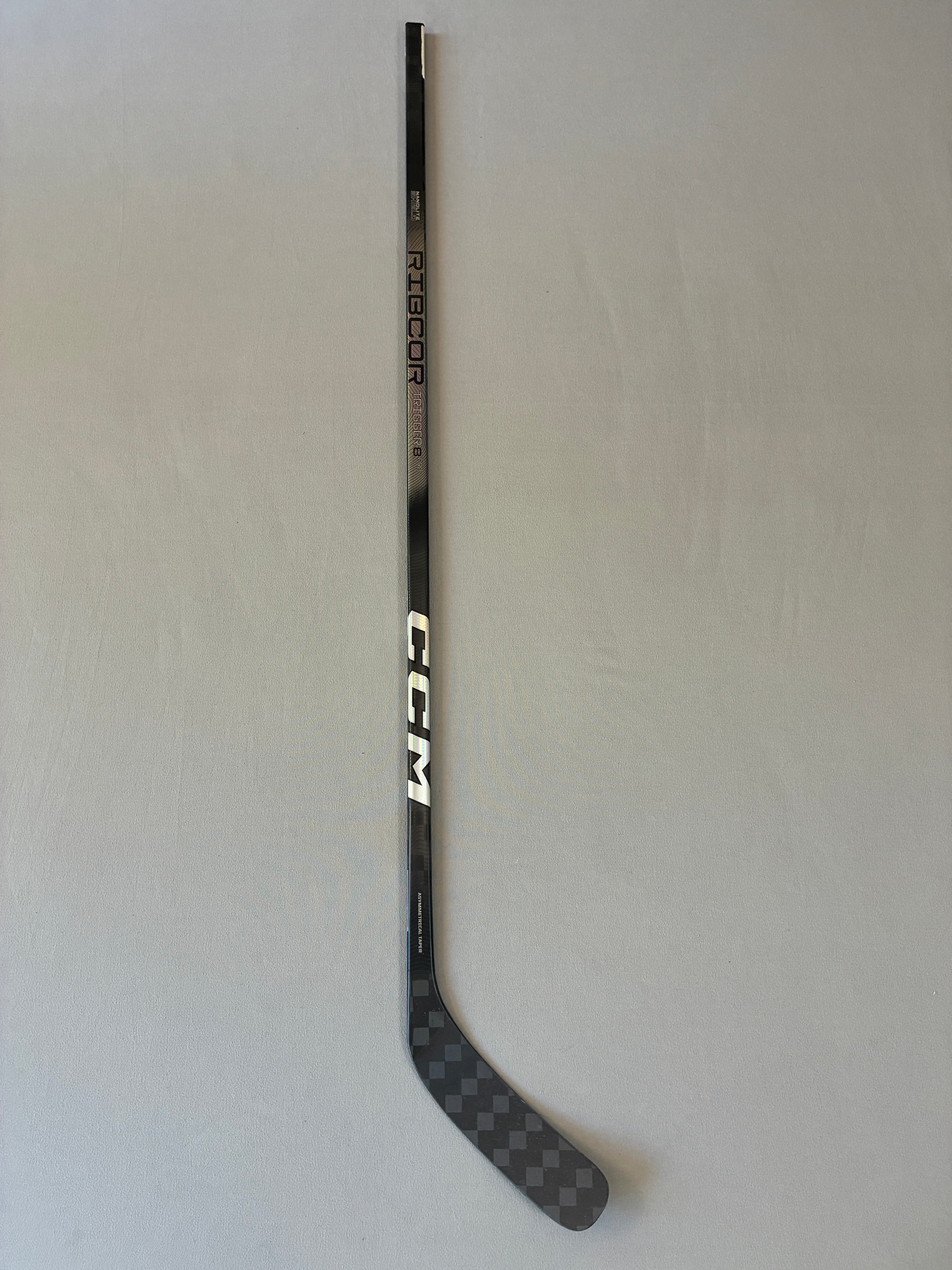 New 75 Flex P88M Senior CCM Trigger 8 Pro Left Hand Pro Stock Hockey Stick - Black